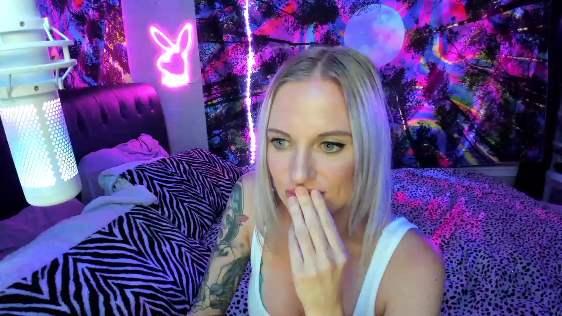 Gallery image thumbnail from Xo_belle's myfreecams stream on, 06/24/2023, 08:42 image 4 of 20