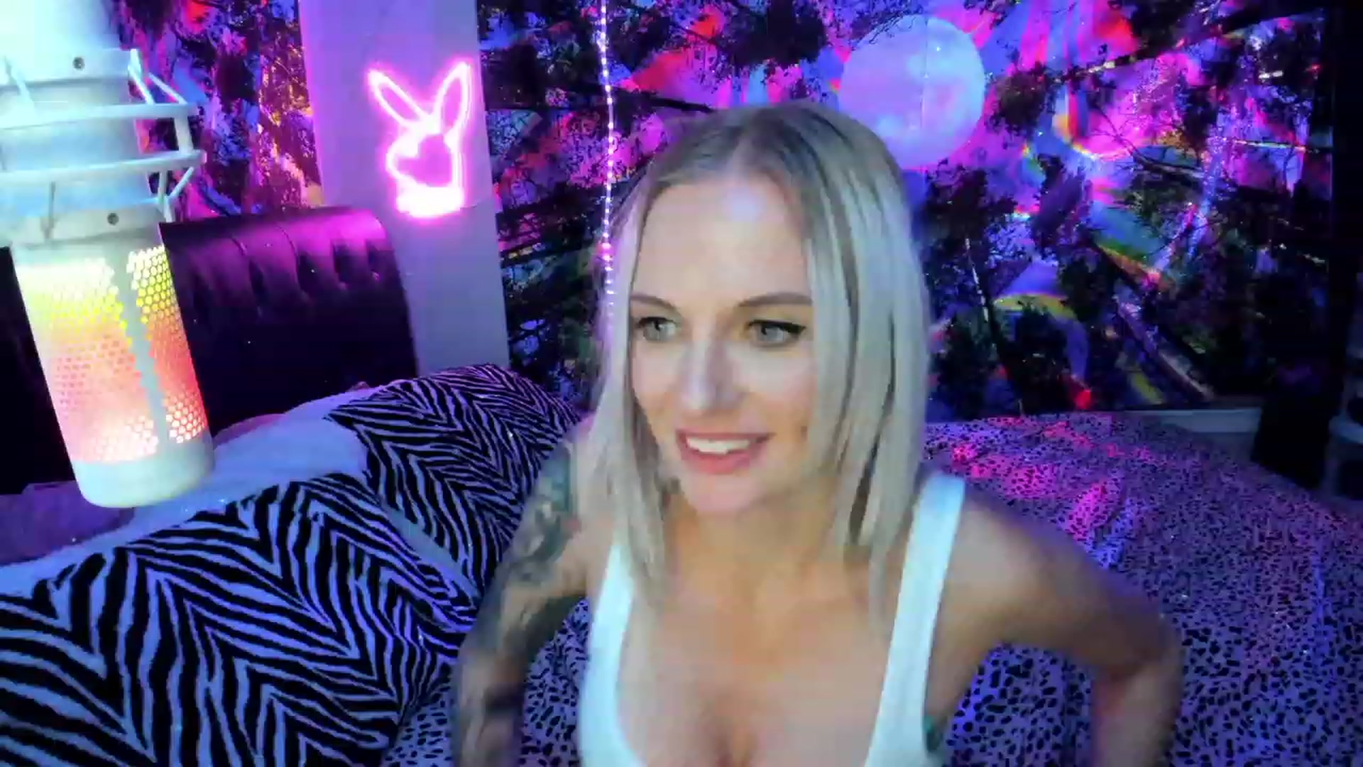 Gallery image thumbnail from Xo_belle's myfreecams stream on, 06/24/2023, 09:44 image 4 of 20