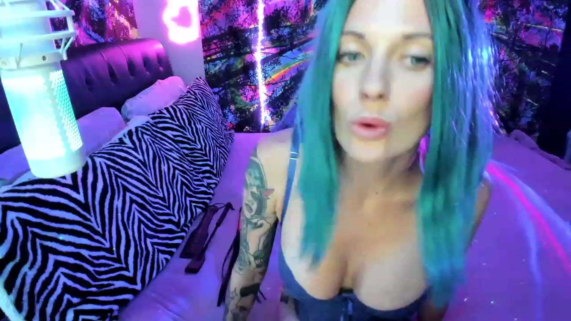 Gallery image thumbnail from Xo_belle's myfreecams stream on, 06/26/2023, 05:54 image 17 of 20