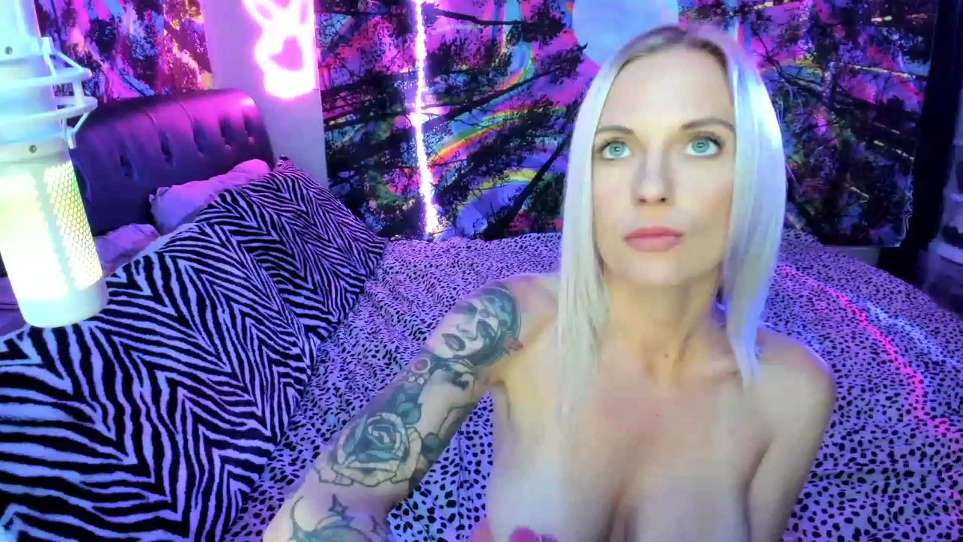 Gallery image thumbnail from Xo_belle's myfreecams stream on, 06/27/2023, 07:12 image 18 of 20