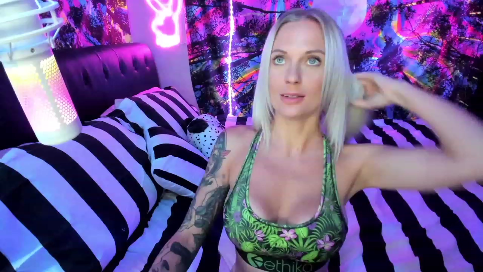Gallery image thumbnail from Xo_belle's myfreecams stream on, 07/21/2023, 04:55 image 8 of 20