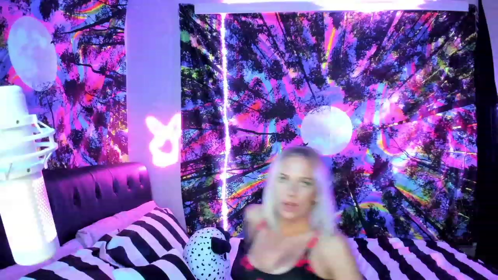 Gallery image thumbnail from Xo_belle's myfreecams stream on, 07/22/2023, 04:00 image 17 of 20