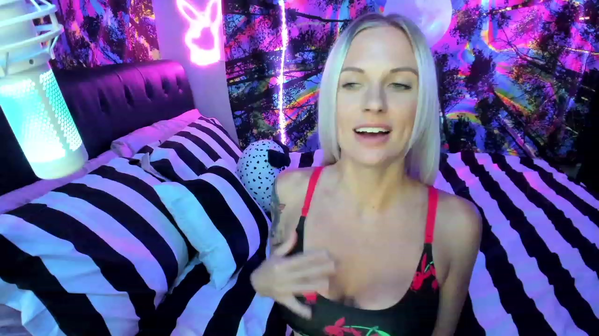 Gallery image thumbnail from Xo_belle's myfreecams stream on, 07/22/2023, 04:00 image 10 of 20