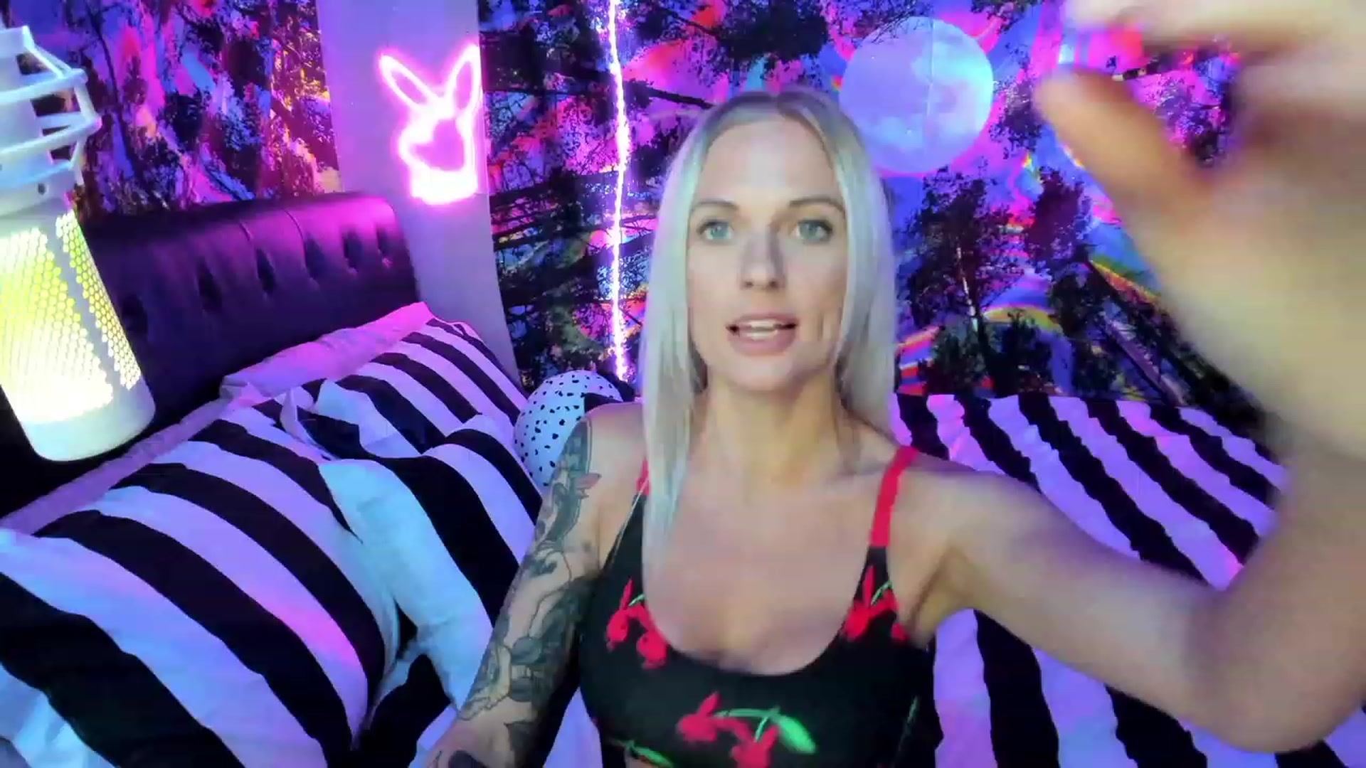 Gallery image thumbnail from Xo_belle's myfreecams stream on, 07/22/2023, 04:00 image 3 of 20