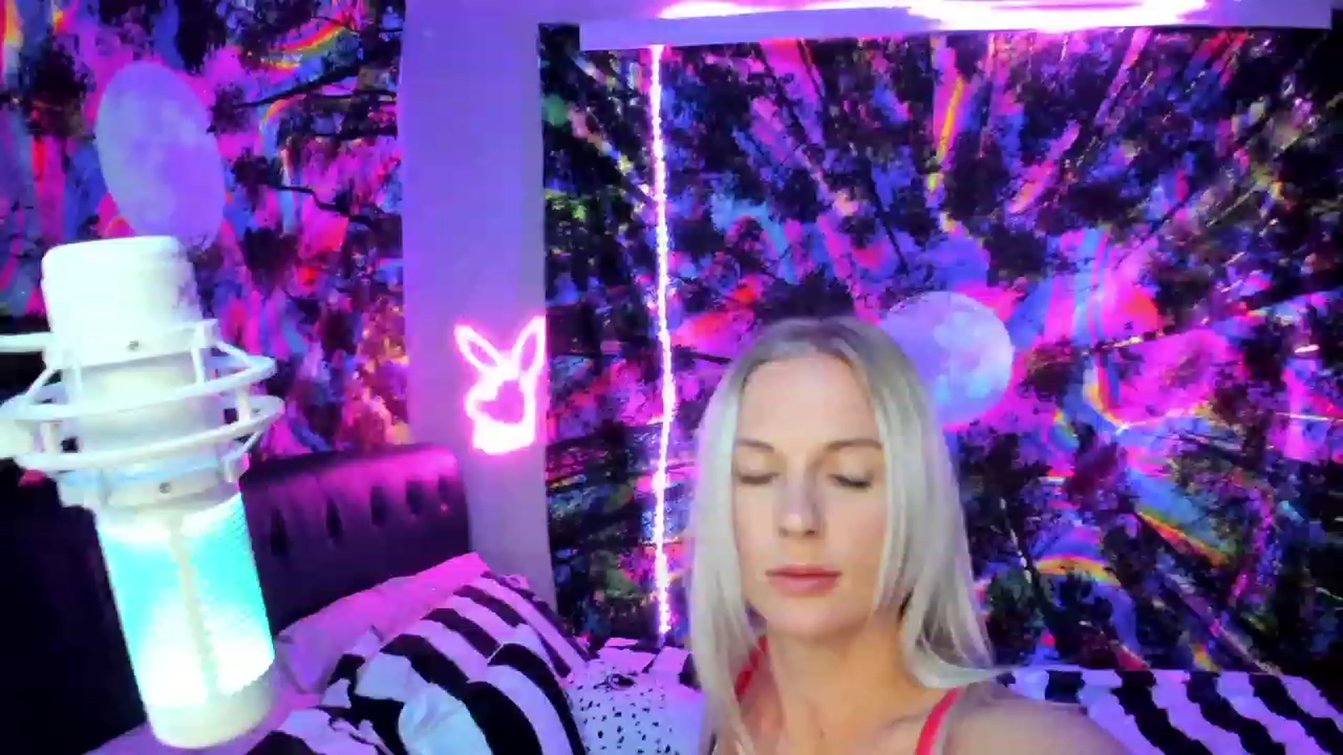 Gallery image thumbnail from Xo_belle's myfreecams stream on, 07/22/2023, 07:42 image 2 of 20