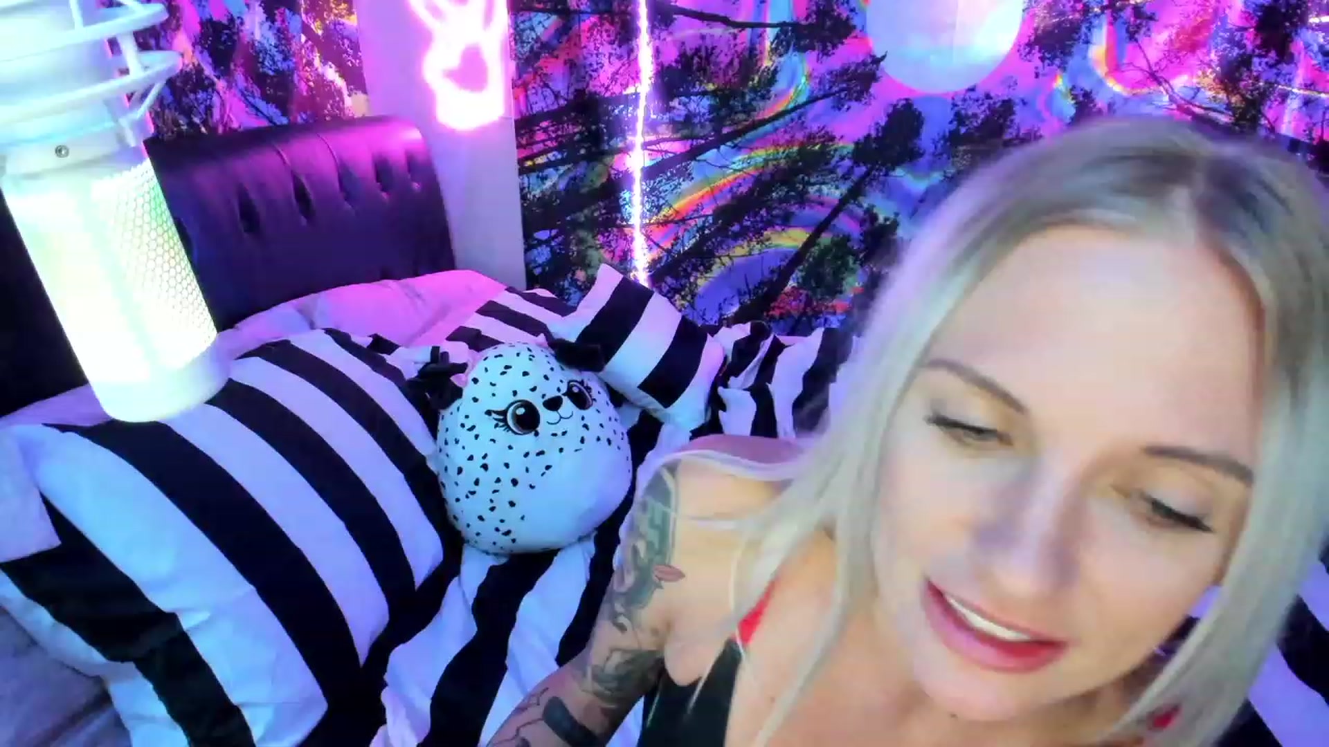 Gallery image thumbnail from Xo_belle's myfreecams stream on, 07/22/2023, 10:34 image 8 of 20
