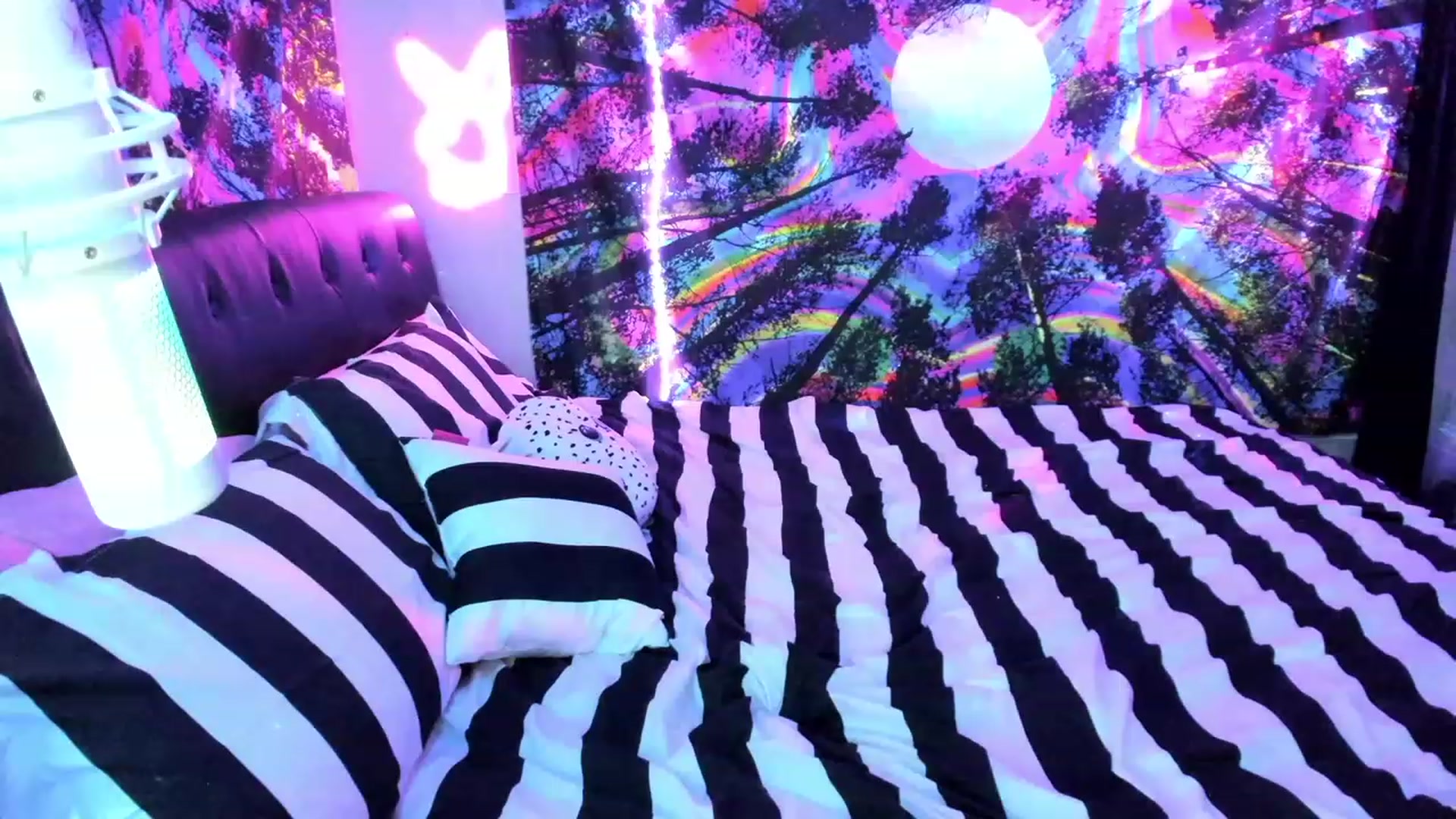 Gallery image thumbnail from Xo_belle's myfreecams stream on, 07/24/2023, 05:19 image 6 of 20