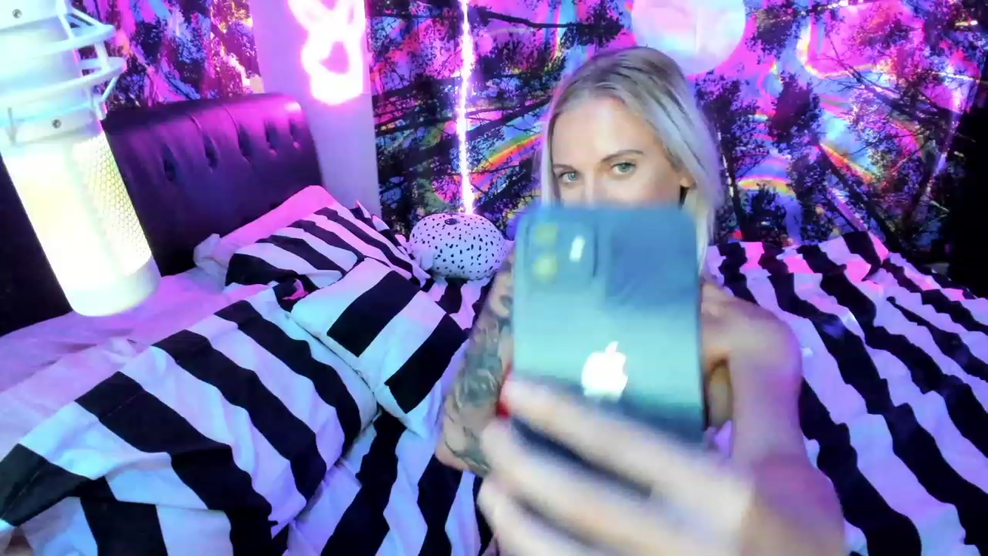 Gallery image thumbnail from Xo_belle's myfreecams stream on, 07/24/2023, 09:21 image 12 of 20
