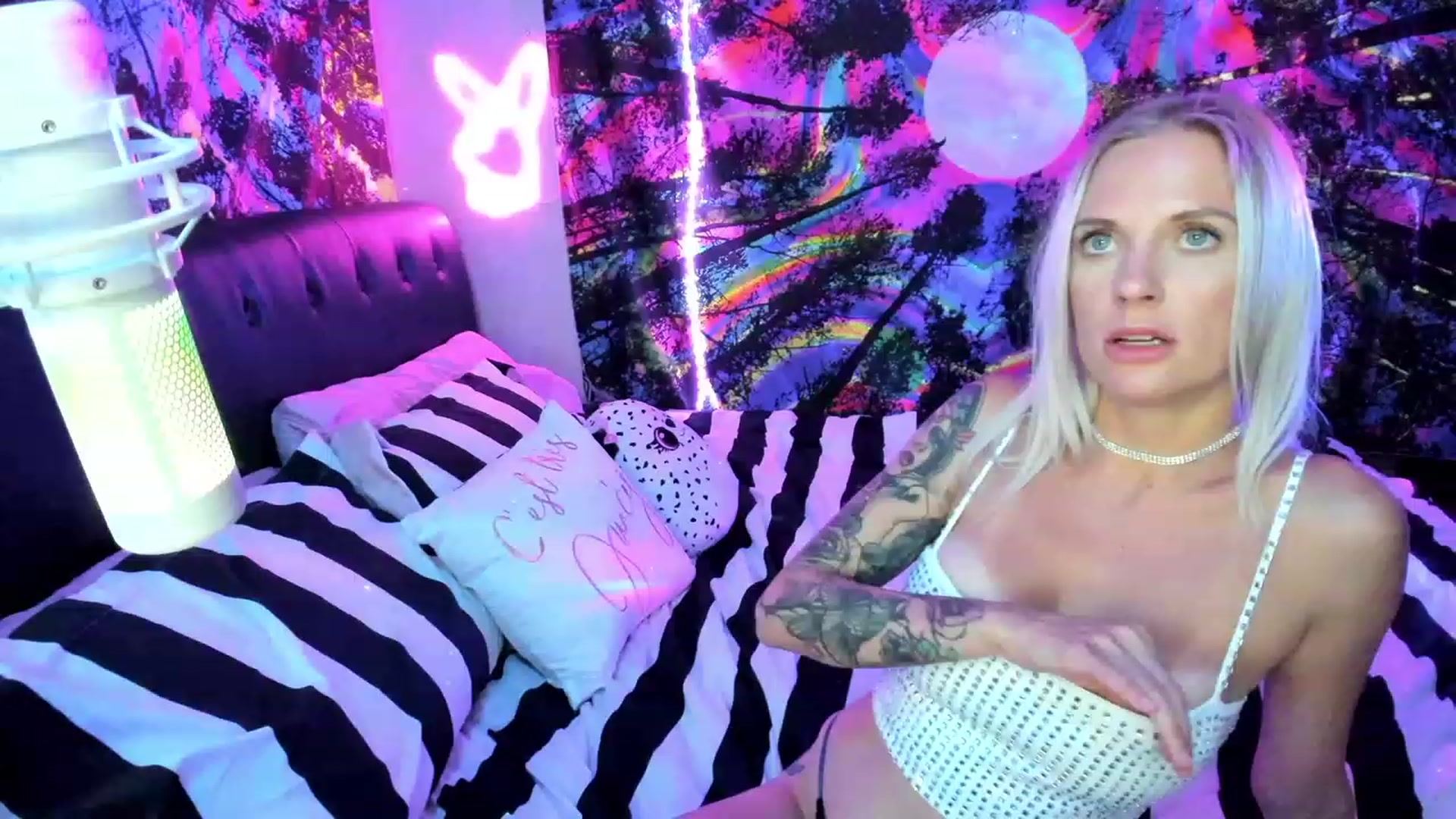 Gallery image thumbnail from Xo_belle's myfreecams stream on, 07/25/2023, 08:34 image 9 of 20