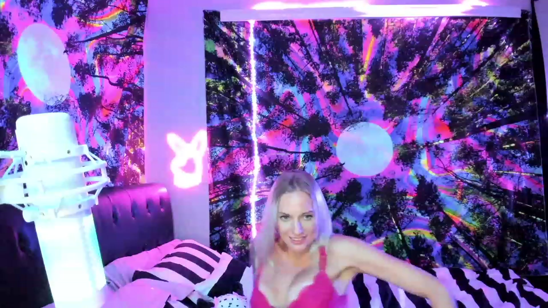 Gallery image thumbnail from Xo_belle's myfreecams stream on, 07/28/2023, 08:52 image 12 of 20