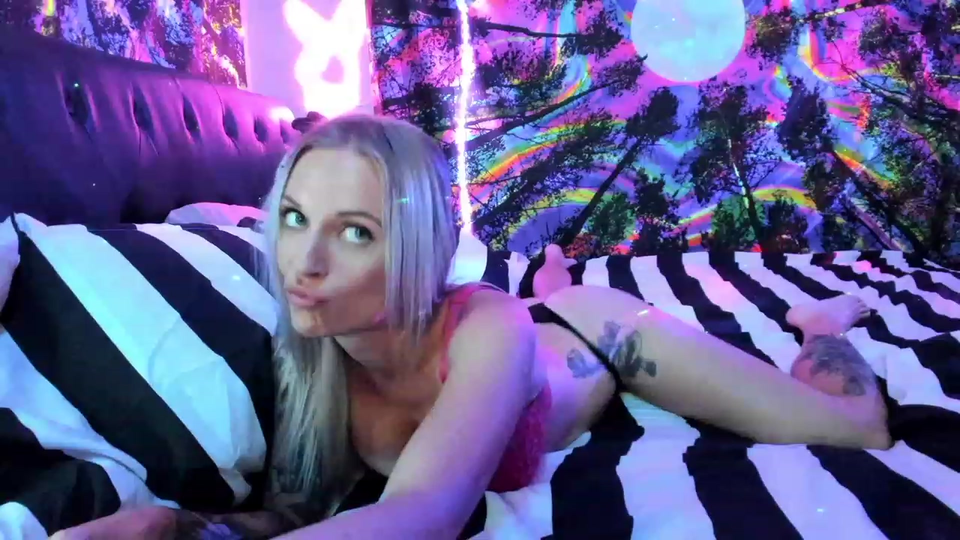 Gallery image thumbnail from Xo_belle's myfreecams stream on, 07/28/2023, 08:52 image 19 of 20