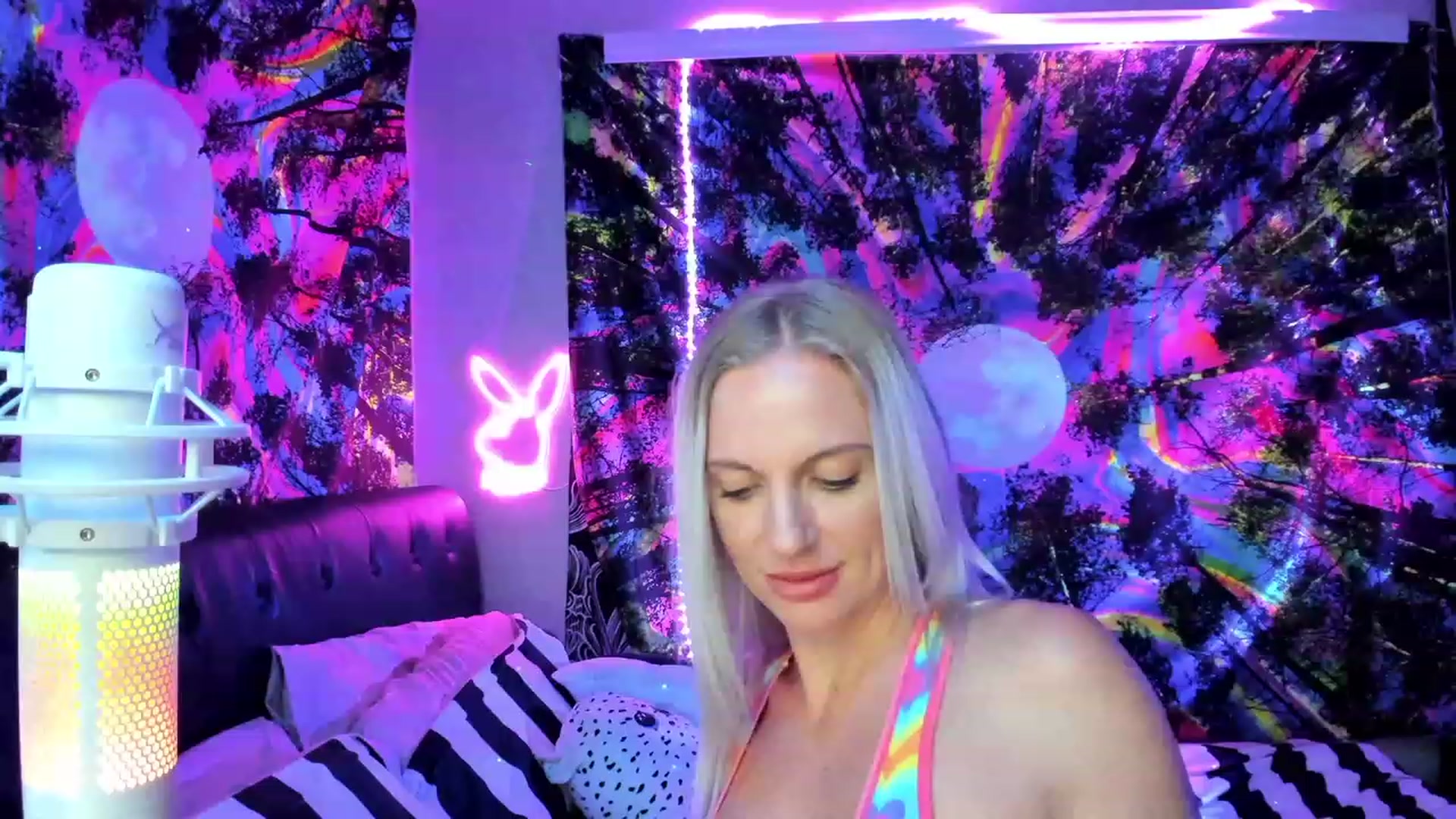 Gallery image thumbnail from Xo_belle's myfreecams stream on, 08/01/2023, 08:13 image 15 of 20