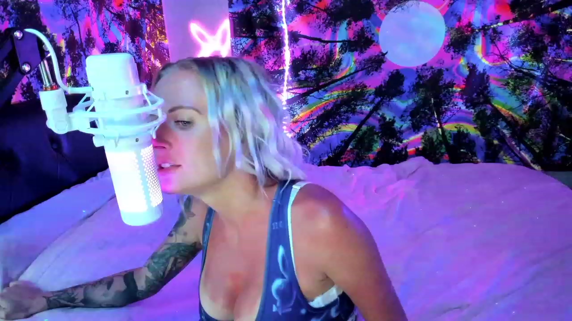 Gallery image thumbnail from Xo_belle's myfreecams stream on, 08/04/2023, 06:45 image 9 of 20