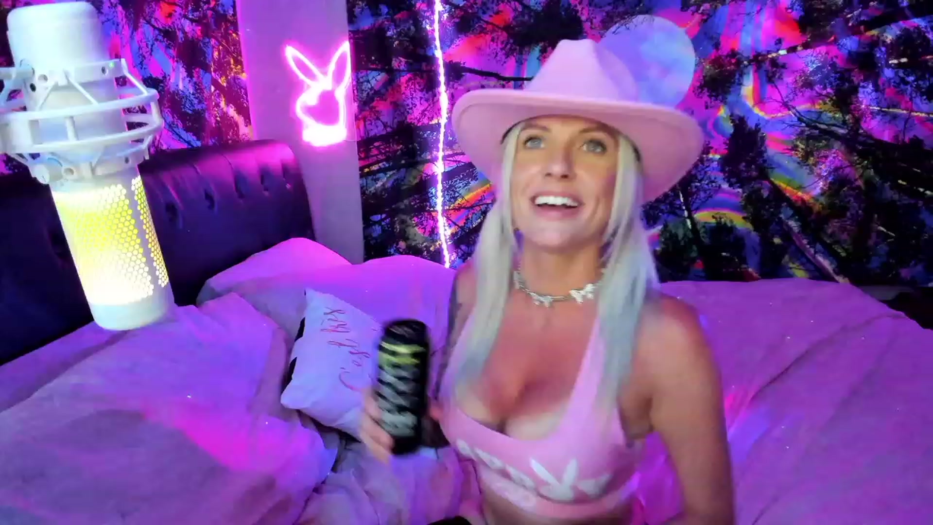Gallery image thumbnail from Xo_belle's myfreecams stream on, 08/05/2023, 05:18 image 18 of 20