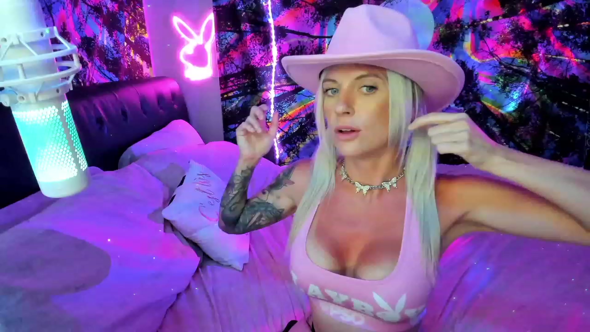 Gallery image thumbnail from Xo_belle's myfreecams stream on, 08/05/2023, 05:18 image 12 of 20