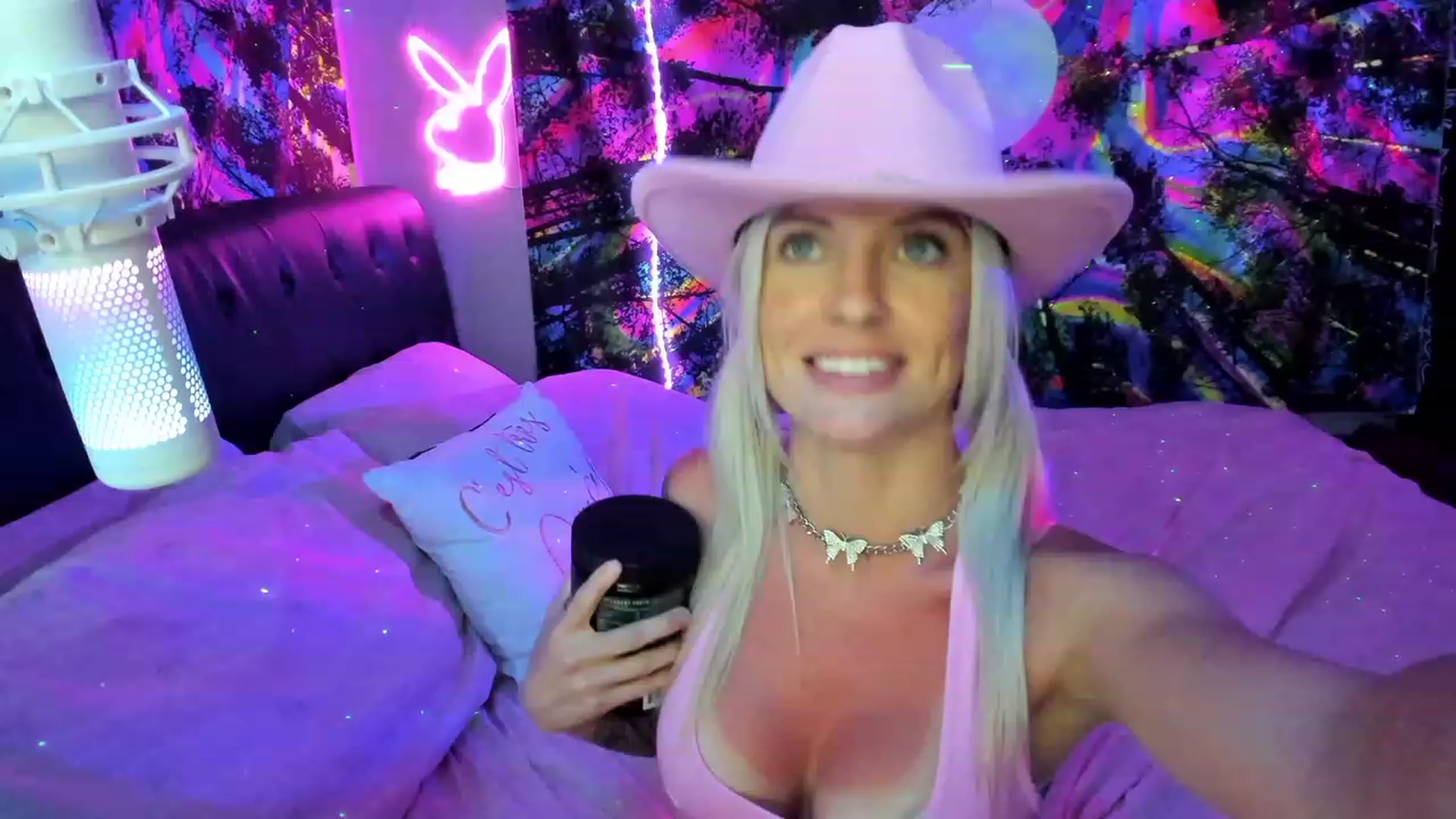 Gallery image thumbnail from Xo_belle's myfreecams stream on, 08/05/2023, 05:18 image 19 of 20