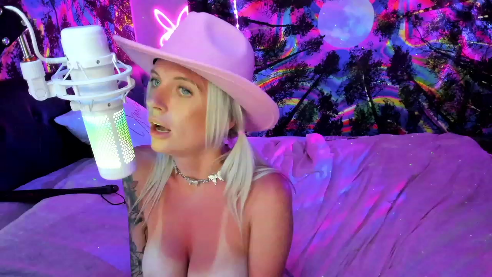 Gallery image thumbnail from Xo_belle's myfreecams stream on, 08/05/2023, 08:54 image 7 of 20