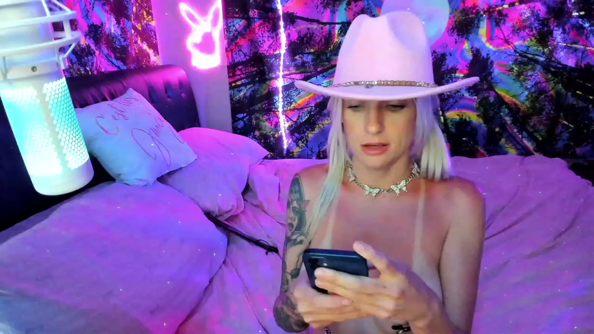 Gallery image thumbnail from Xo_belle's myfreecams stream on, 08/05/2023, 08:54 image 16 of 20