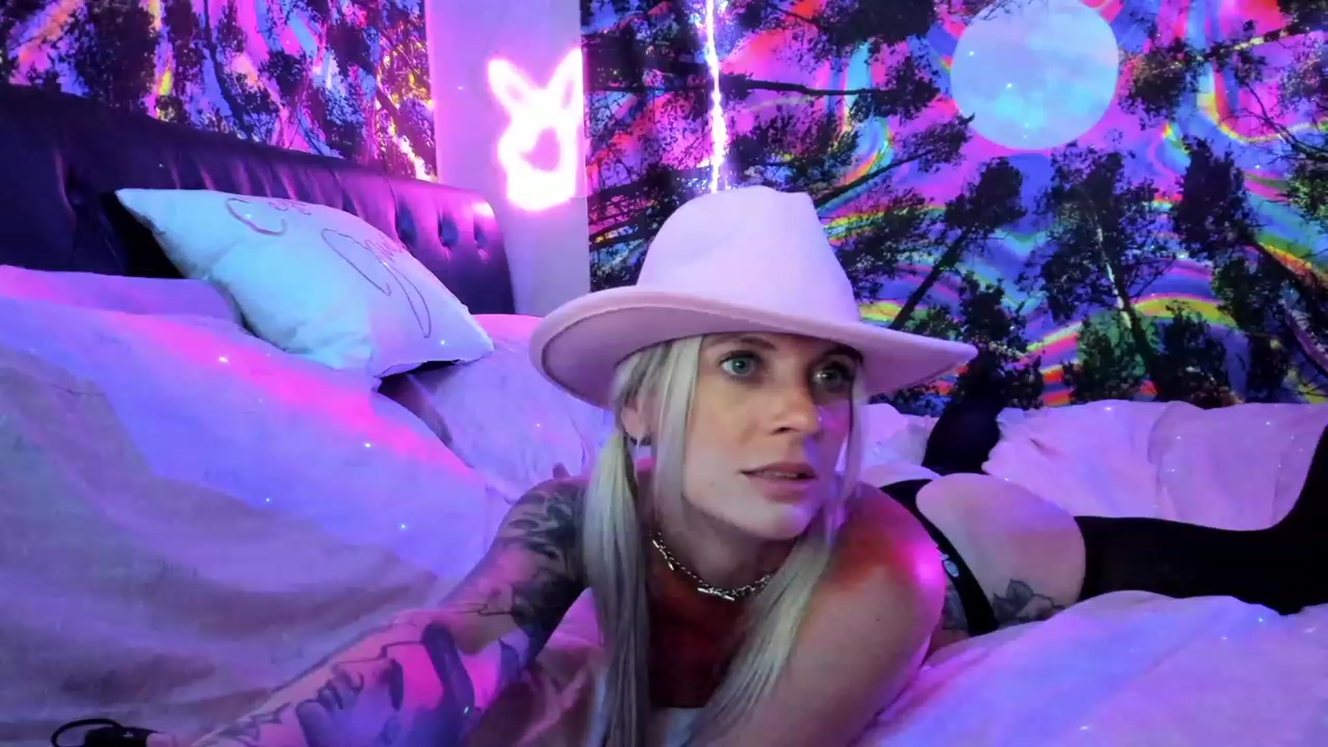 Gallery image thumbnail from Xo_belle's myfreecams stream on, 08/05/2023, 09:33 image 6 of 20