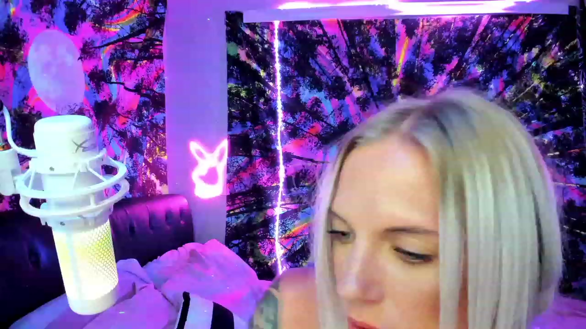 Gallery image thumbnail from Xo_belle's myfreecams stream on, 08/06/2023, 10:13 image 12 of 20