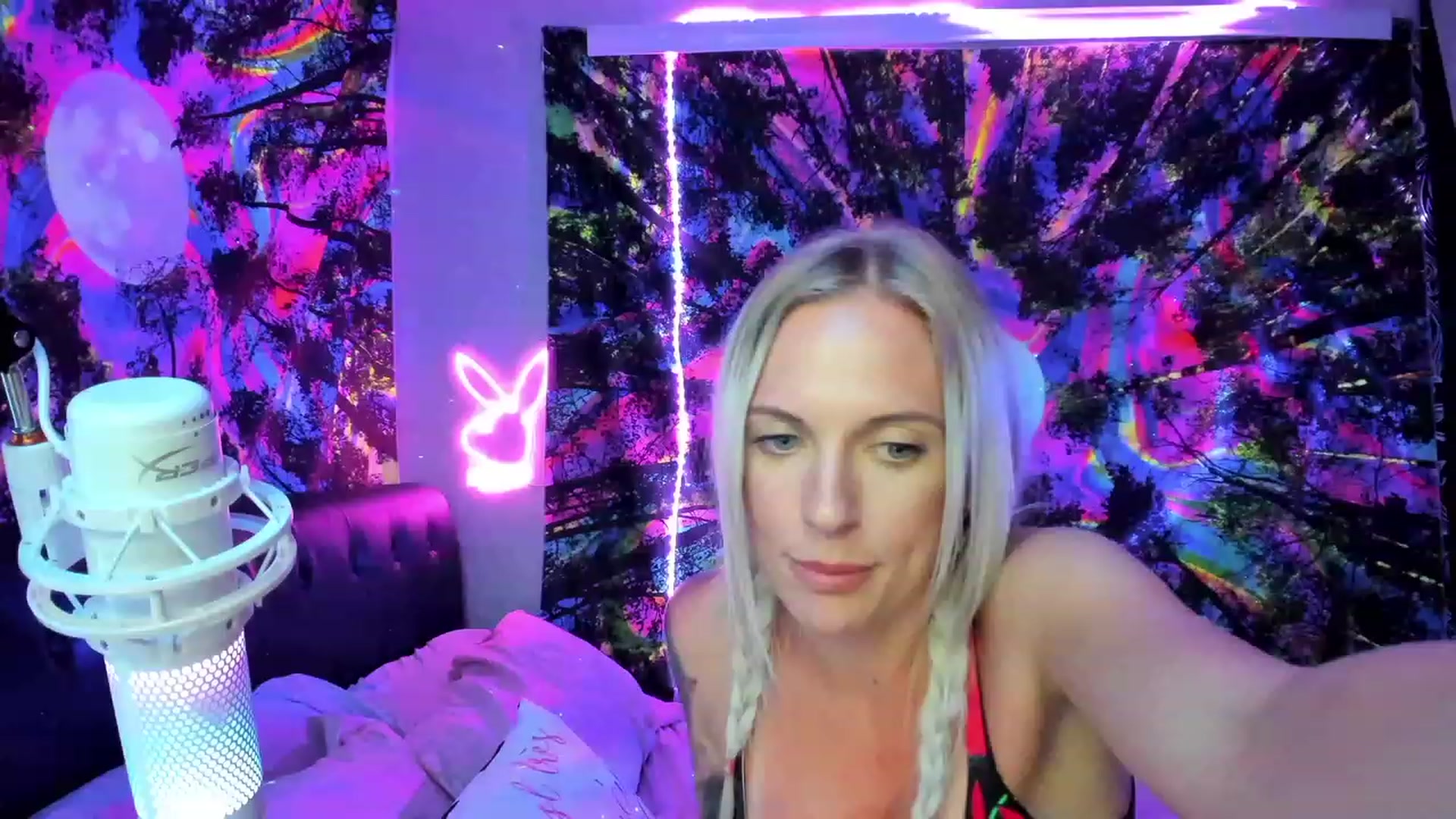 Gallery image thumbnail from Xo_belle's myfreecams stream on, 08/06/2023, 10:28 image 6 of 20