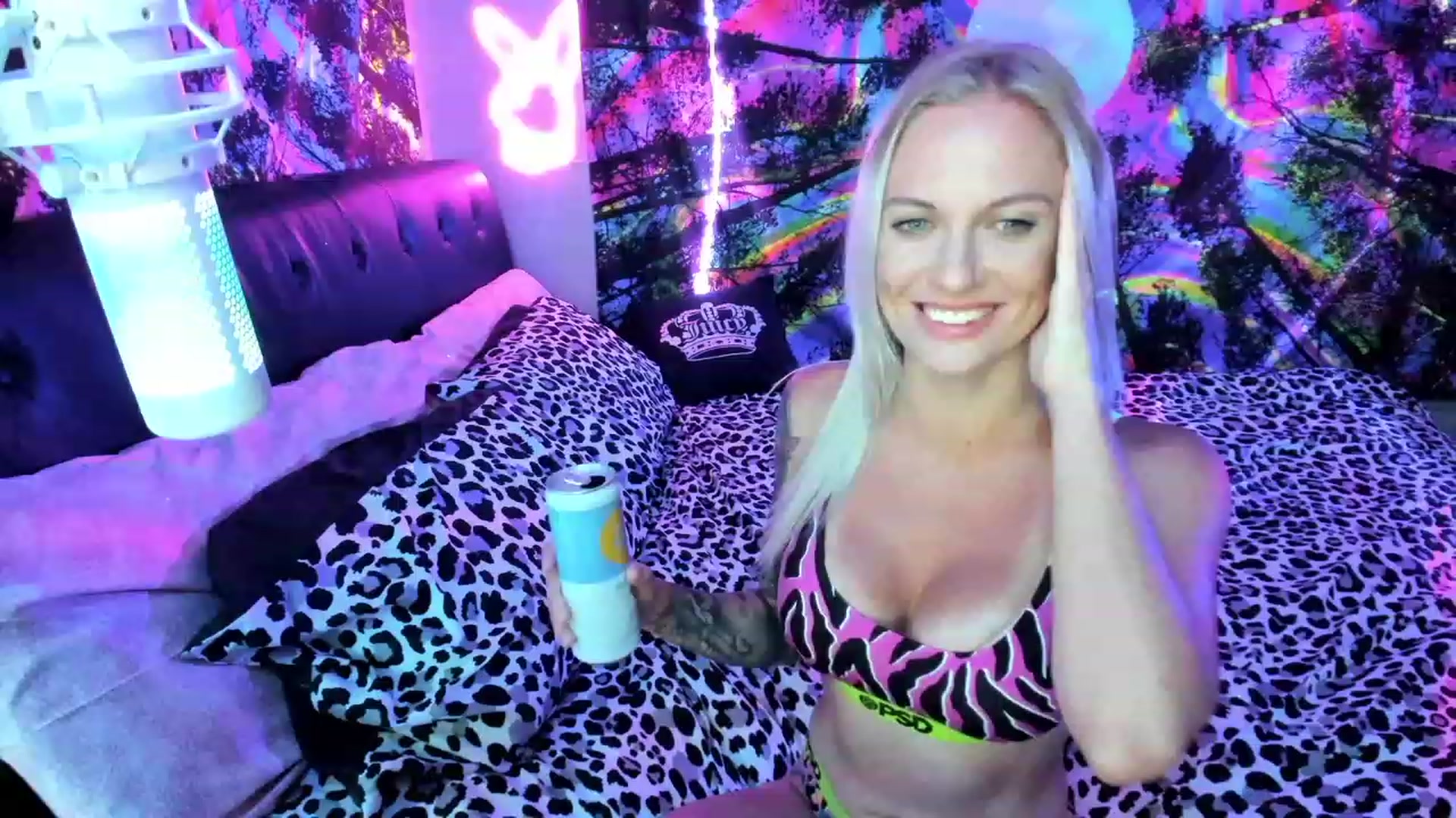 Gallery image thumbnail from Xo_belle's myfreecams stream on, 08/08/2023, 04:59 image 15 of 20