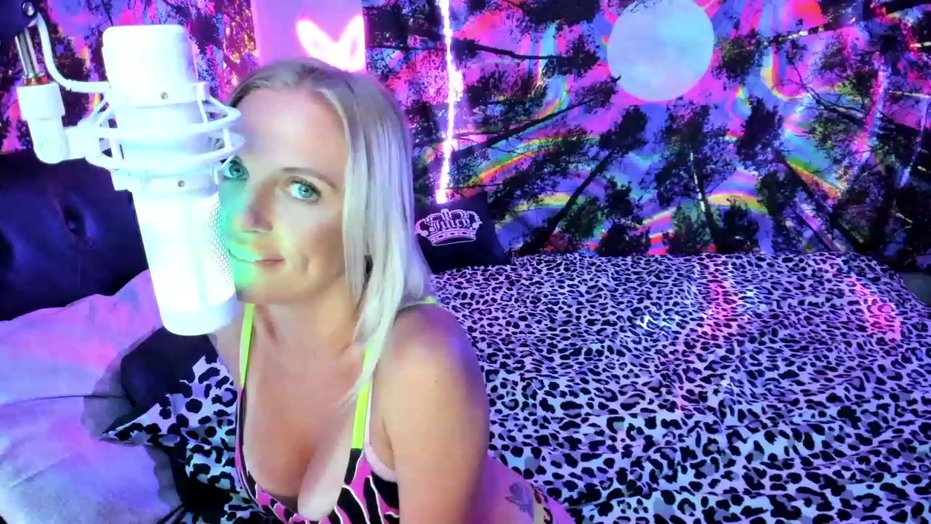 Gallery image thumbnail from Xo_belle's myfreecams stream on, 08/08/2023, 04:59 image 12 of 20