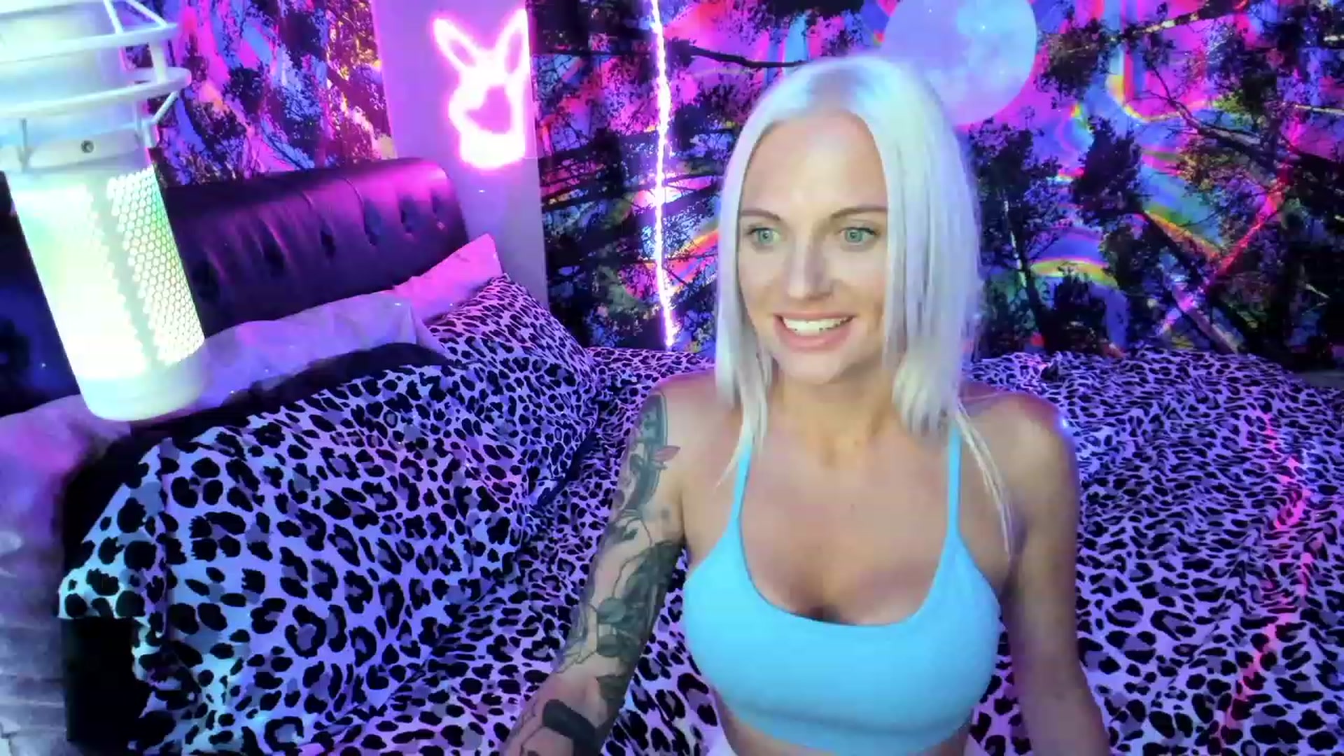 Gallery image thumbnail from Xo_belle's myfreecams stream on, 08/10/2023, 05:02 image 19 of 20