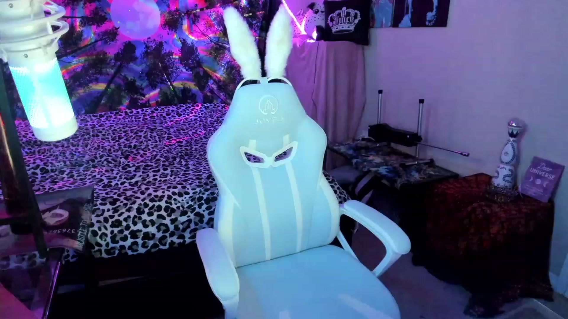 Gallery image thumbnail from Xo_belle's myfreecams stream on, 08/17/2023, 05:11 image 11 of 20