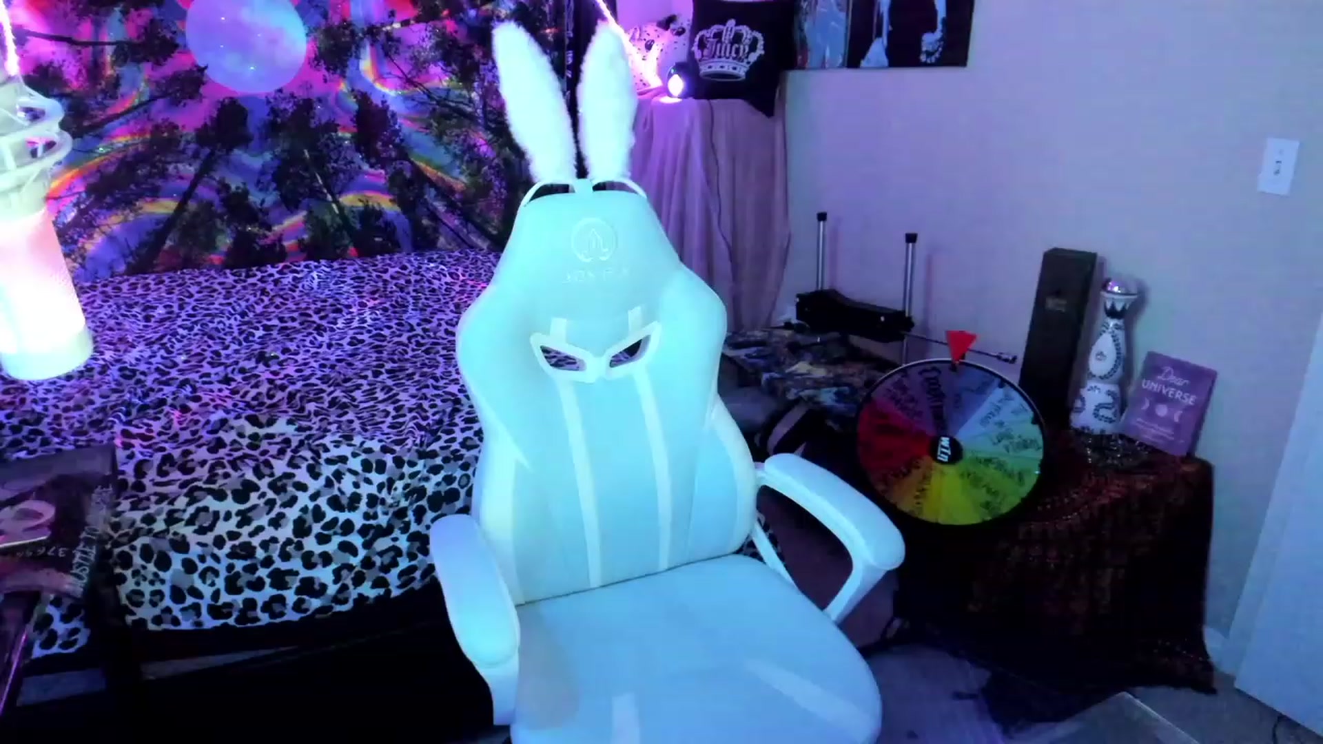 Gallery image thumbnail from Xo_belle's myfreecams stream on, 08/18/2023, 10:20 image 6 of 20