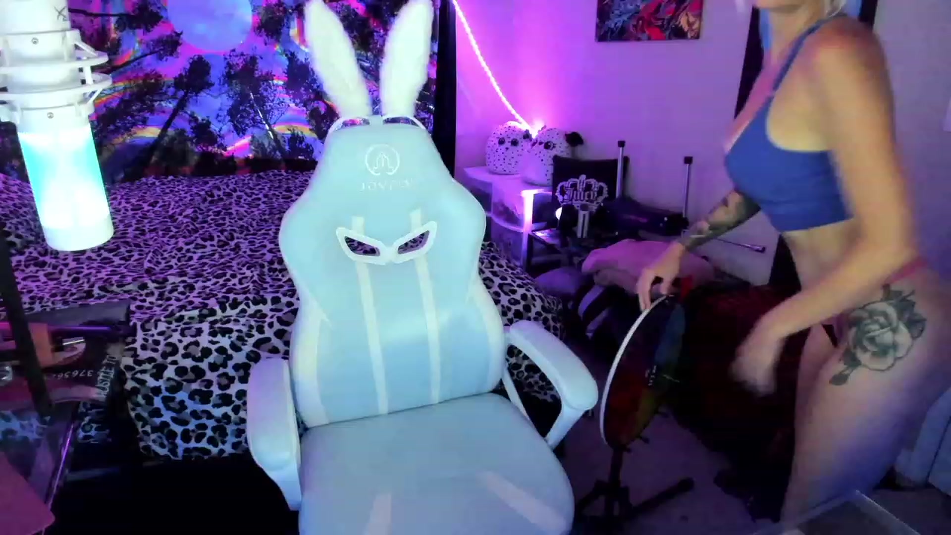 Gallery image thumbnail from Xo_belle's myfreecams stream on, 08/20/2023, 09:26 image 17 of 20