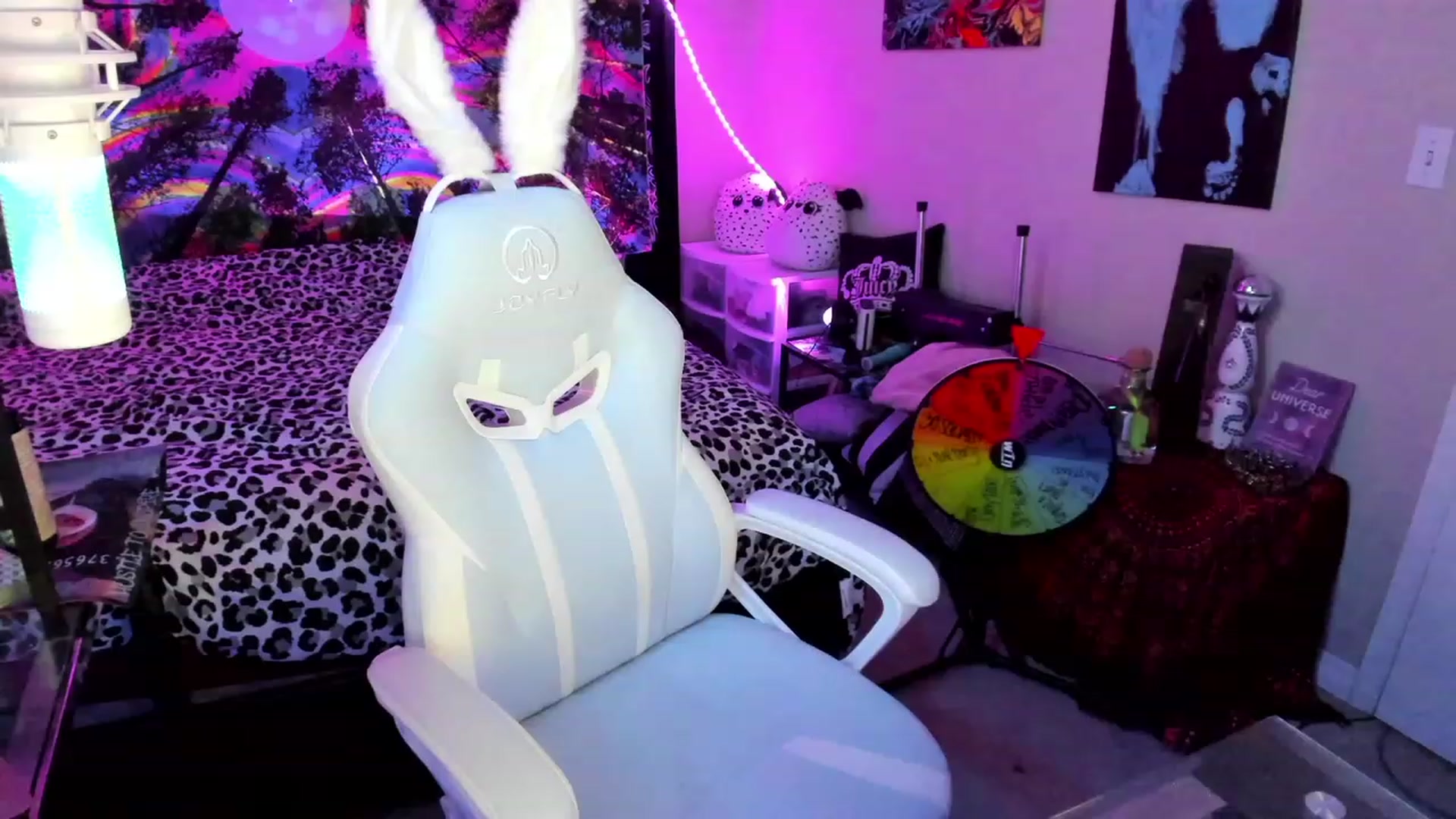 Gallery image thumbnail from Xo_belle's myfreecams stream on, 08/22/2023, 06:42 image 18 of 20