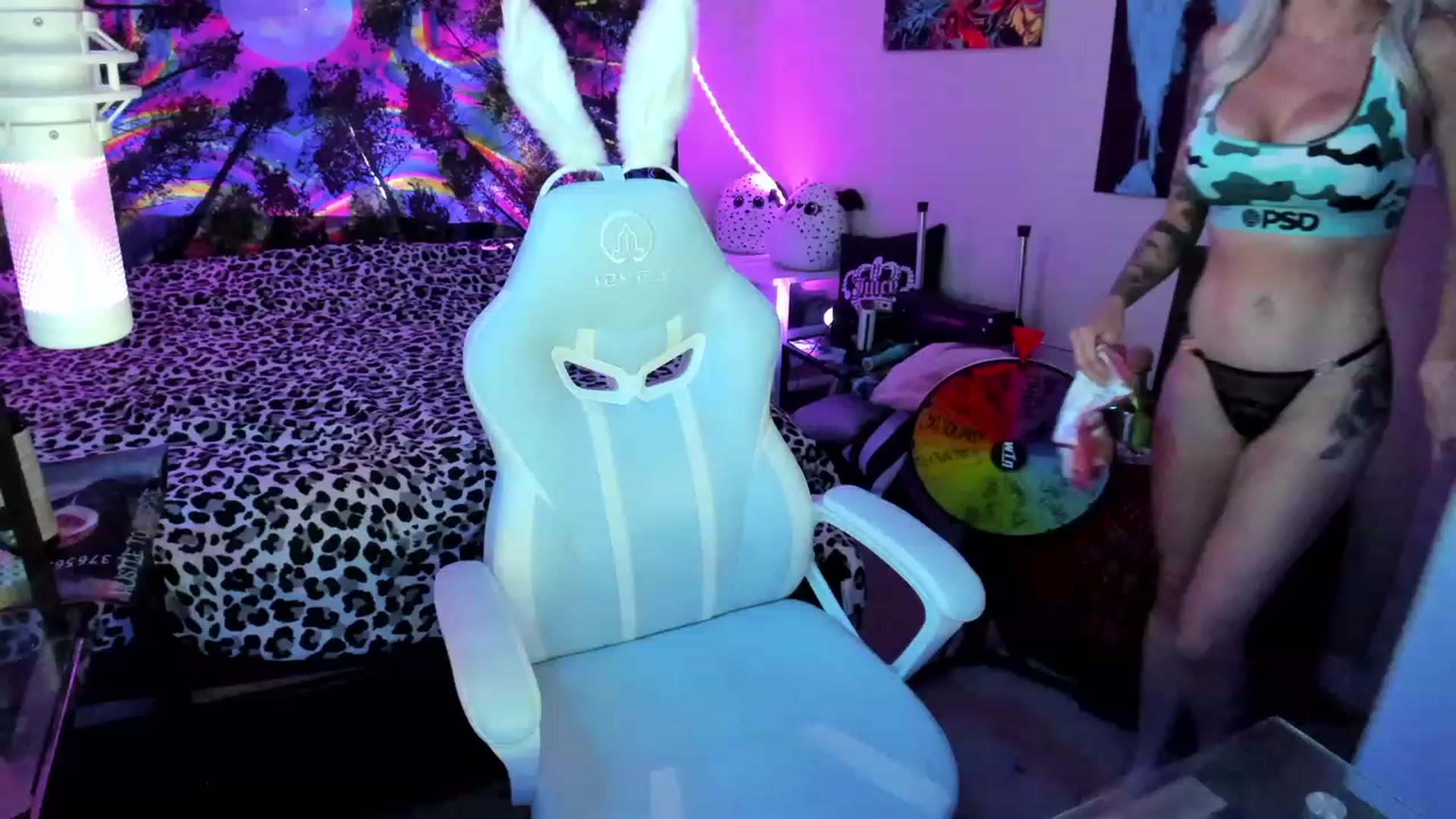 Gallery image thumbnail from Xo_belle's myfreecams stream on, 08/22/2023, 06:42 image 6 of 20
