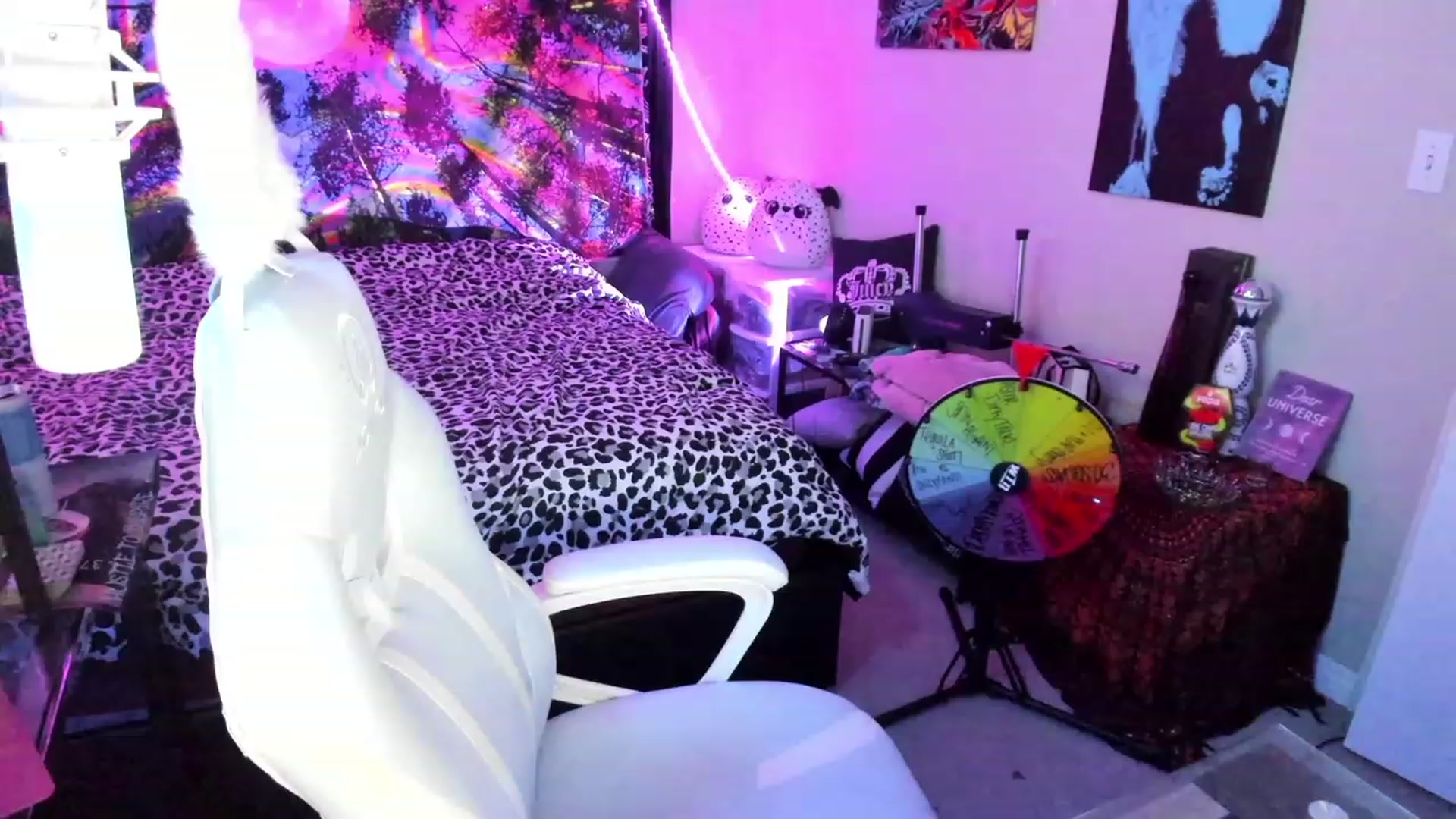 Gallery image thumbnail from Xo_belle's myfreecams stream on, 08/26/2023, 06:05 image 18 of 20