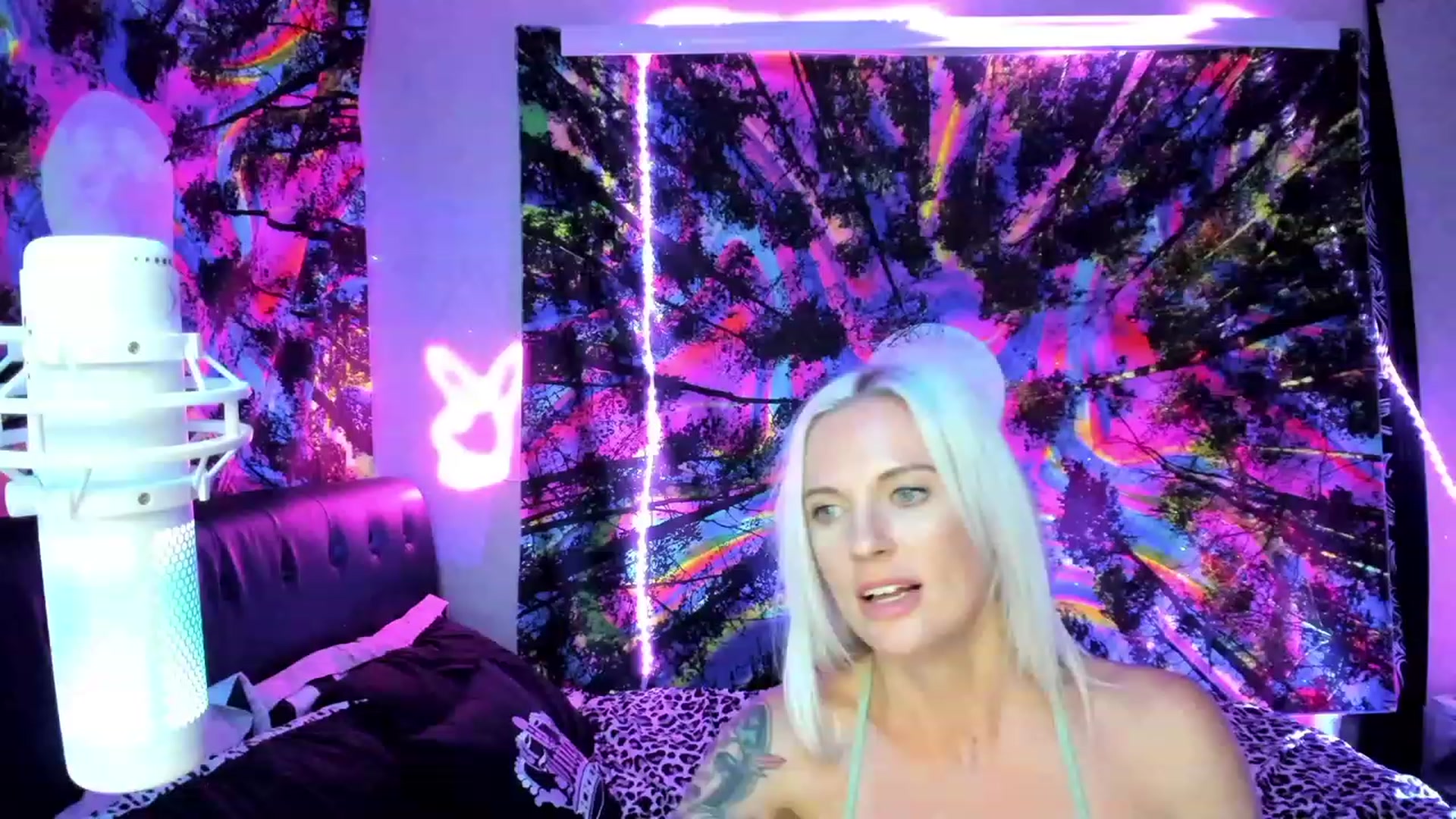 Gallery image thumbnail from Xo_belle's myfreecams stream on, 09/12/2023, 08:30 image 6 of 20