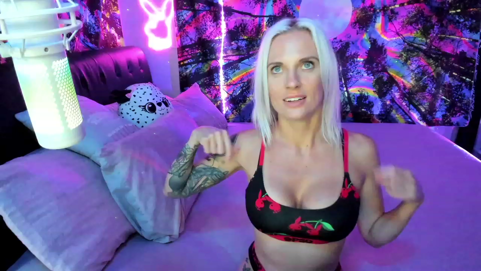 Gallery image thumbnail from Xo_belle's myfreecams stream on, 09/13/2023, 07:49 image 8 of 20