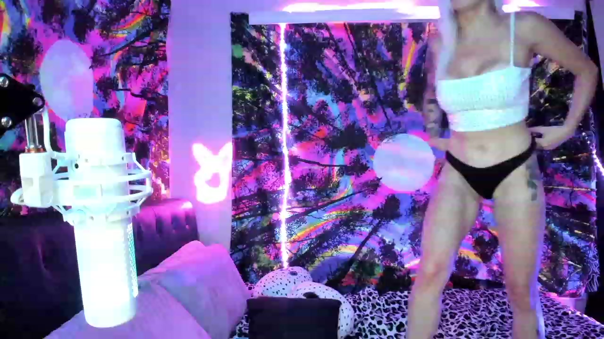 Gallery image thumbnail from Xo_belle's myfreecams stream on, 09/15/2023, 05:30 image 17 of 20