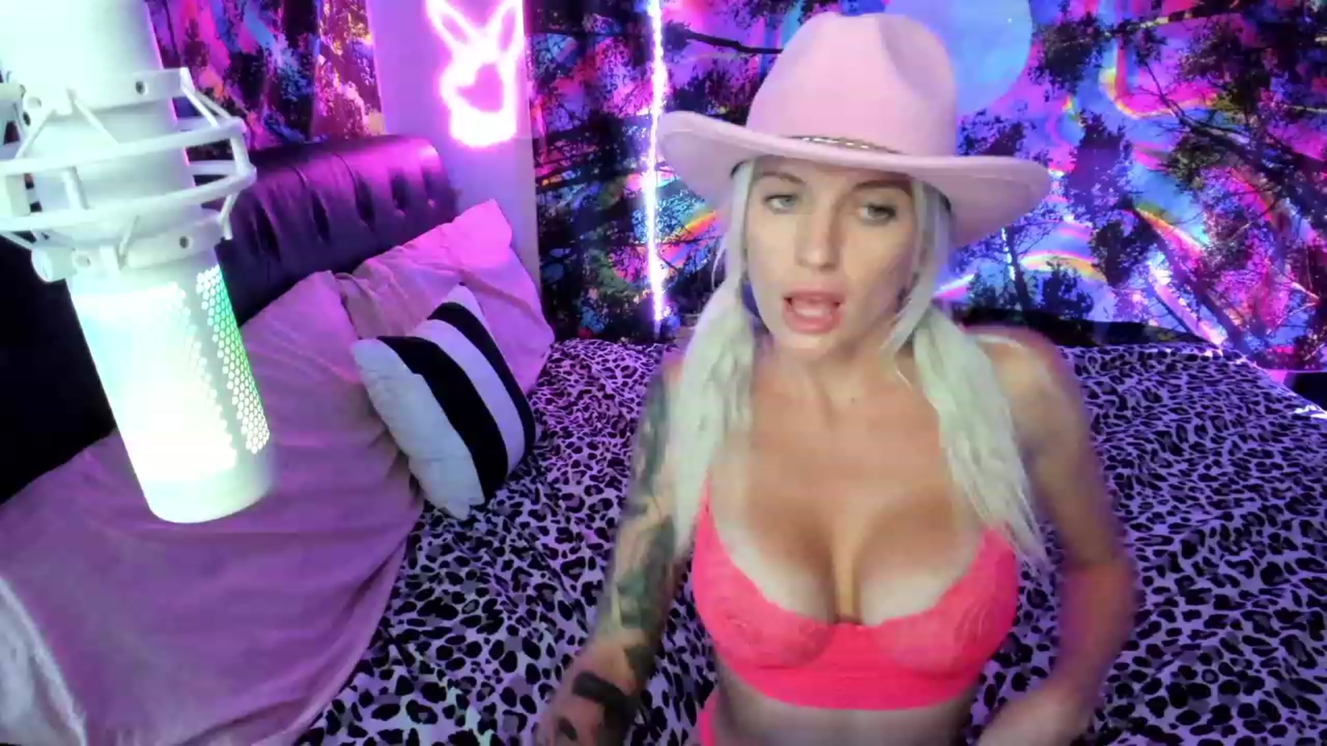 Gallery image thumbnail from Xo_belle's myfreecams stream on, 09/30/2023, 05:54 image 17 of 20