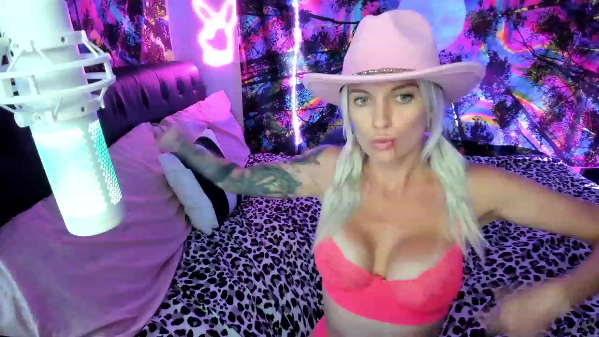 Gallery image thumbnail from Xo_belle's myfreecams stream on, 09/30/2023, 05:54 image 16 of 20