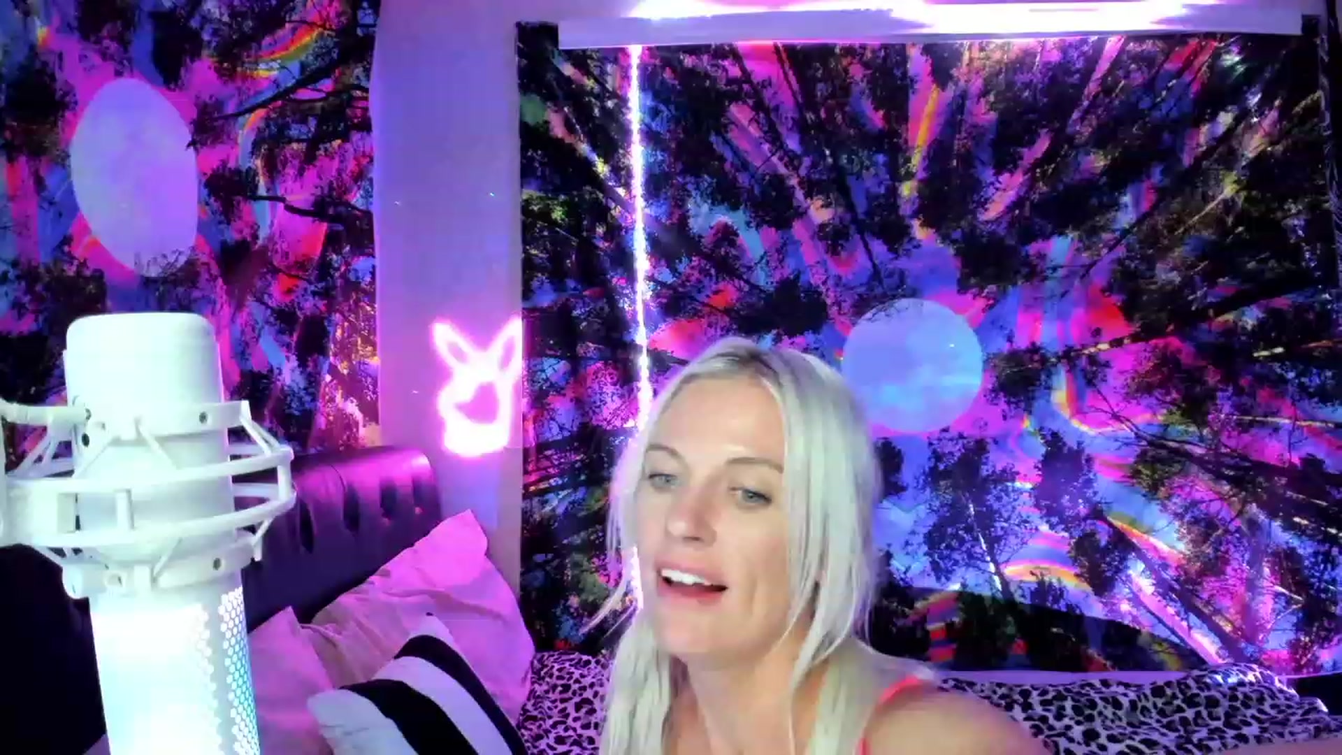 Gallery image thumbnail from Xo_belle's myfreecams stream on, 09/30/2023, 10:04 image 14 of 20