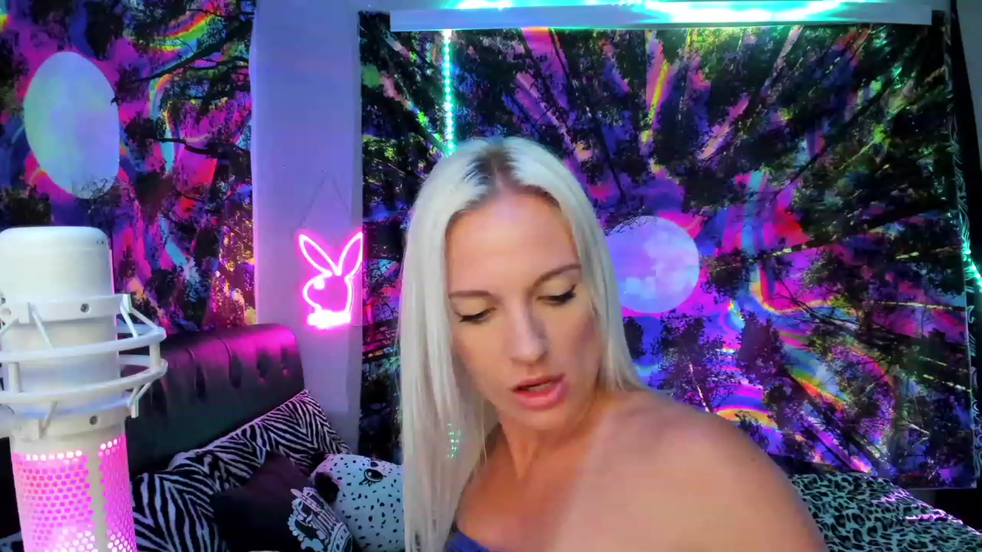 Gallery image thumbnail from Xo_belle's myfreecams stream on, 10/01/2023, 03:08 image 14 of 20