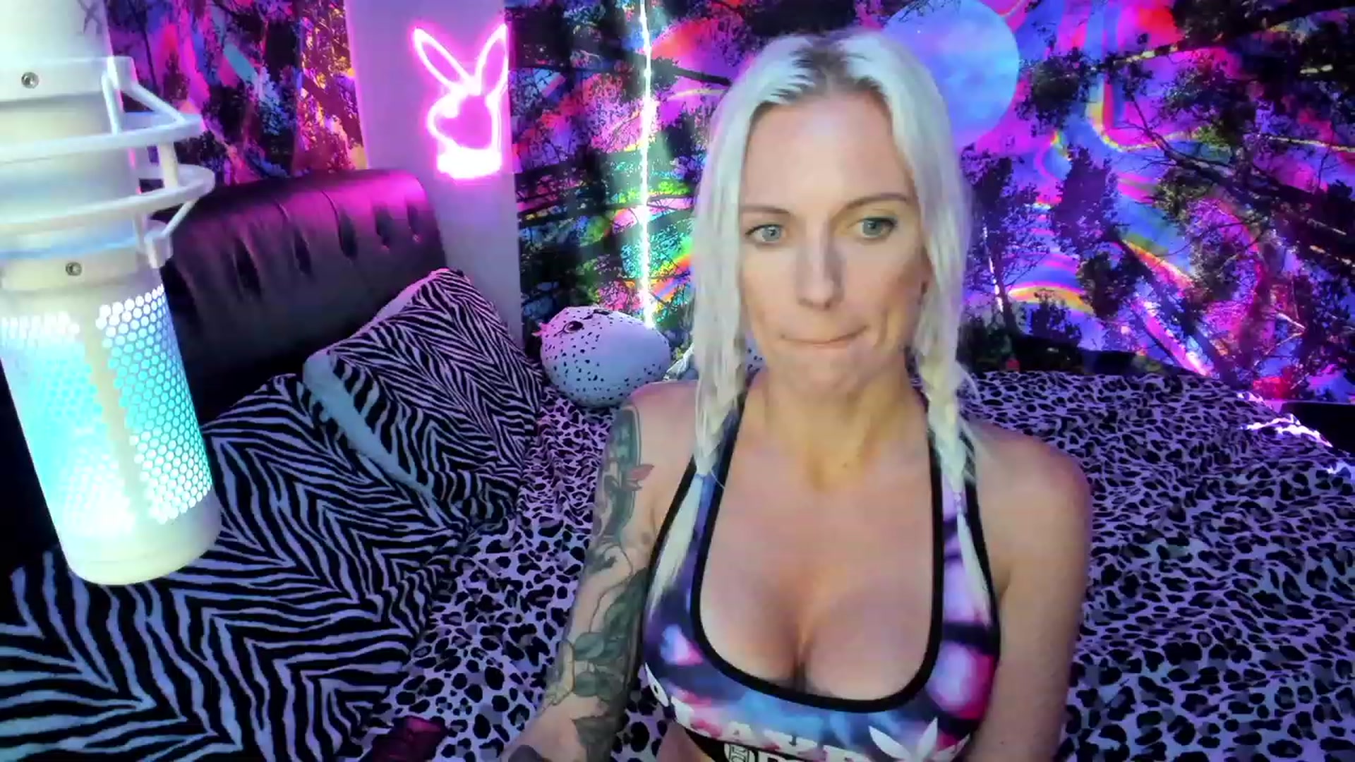 Gallery image thumbnail from Xo_belle's myfreecams stream on, 10/02/2023, 03:29 image 10 of 20