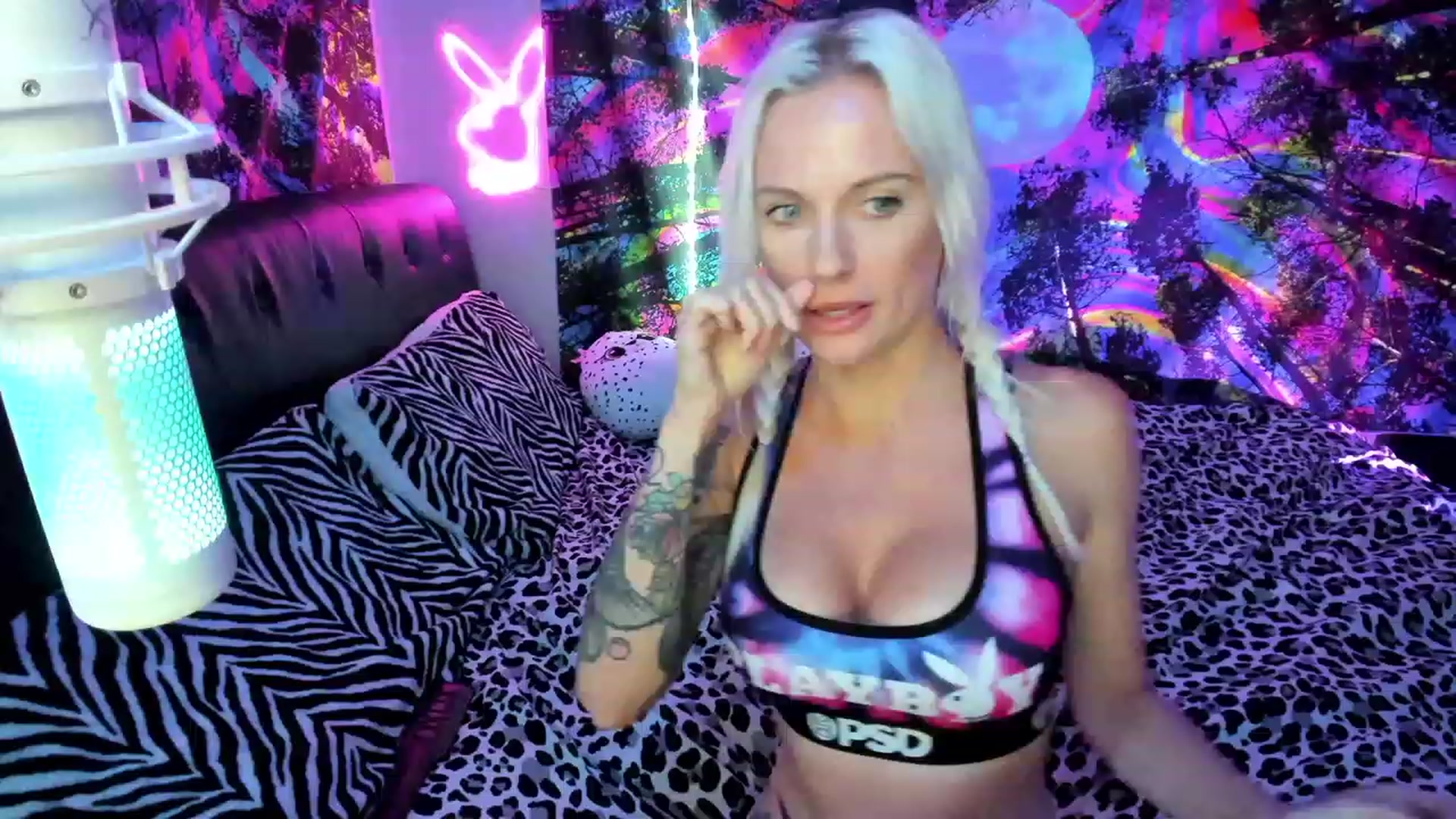 Gallery image thumbnail from Xo_belle's myfreecams stream on, 10/02/2023, 03:29 image 12 of 20