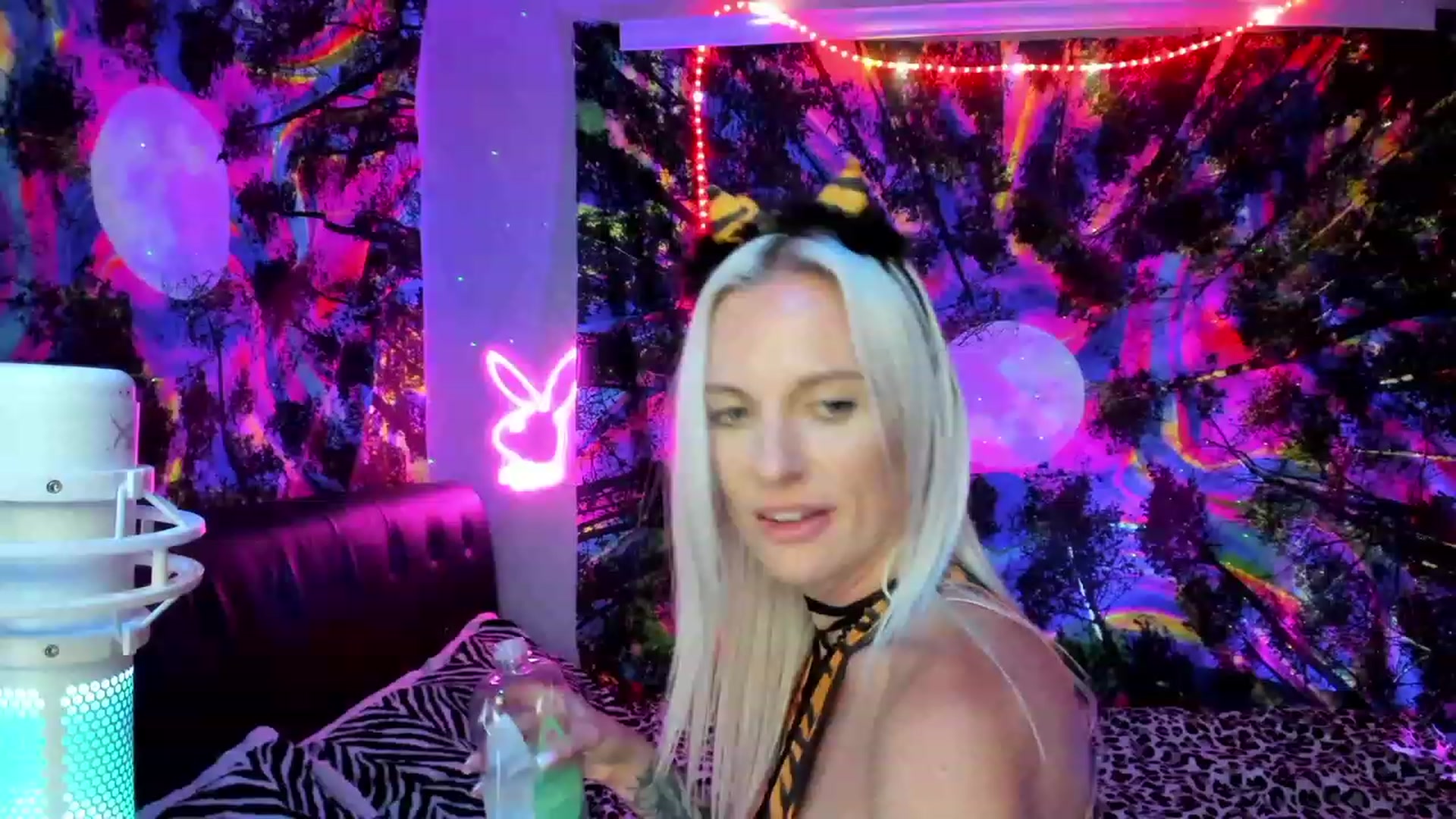 Gallery image thumbnail from Xo_belle's myfreecams stream on, 10/05/2023, 04:08 image 15 of 20