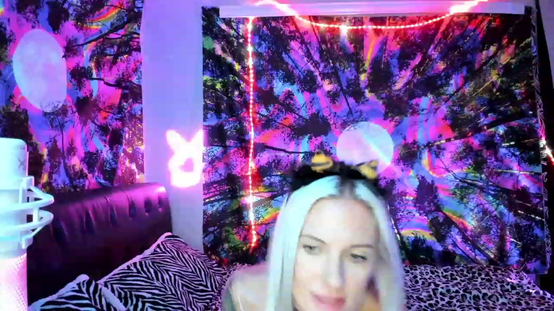 Gallery image thumbnail from Xo_belle's myfreecams stream on, 10/05/2023, 04:08 image 14 of 20