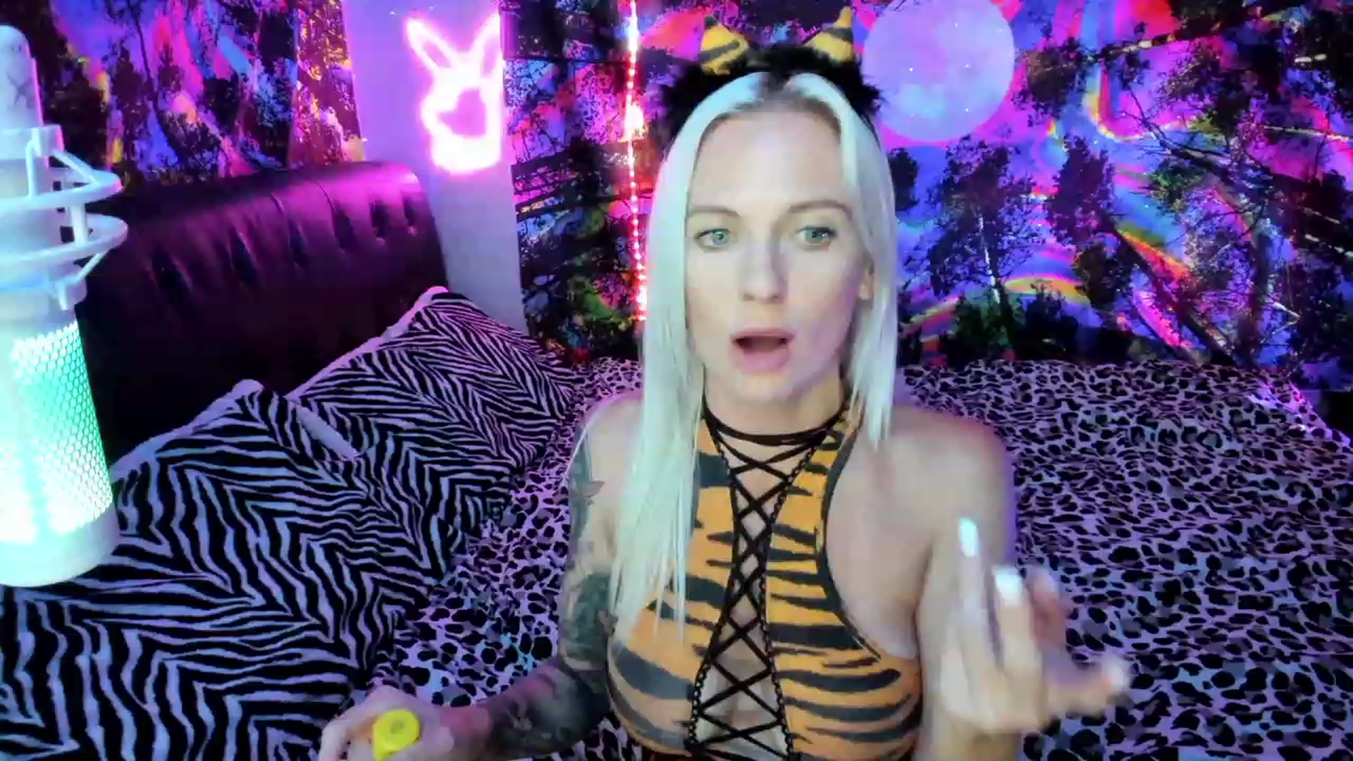 Gallery image thumbnail from Xo_belle's myfreecams stream on, 10/05/2023, 04:08 image 13 of 20