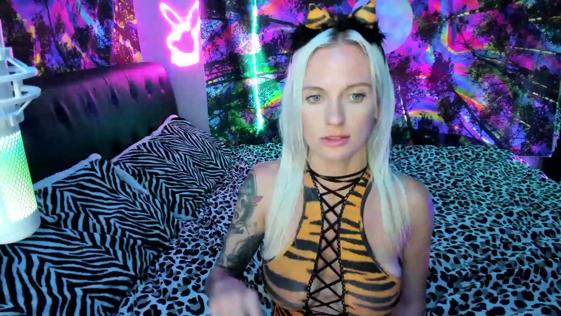 Gallery image thumbnail from Xo_belle's myfreecams stream on, 10/05/2023, 06:25 image 18 of 20