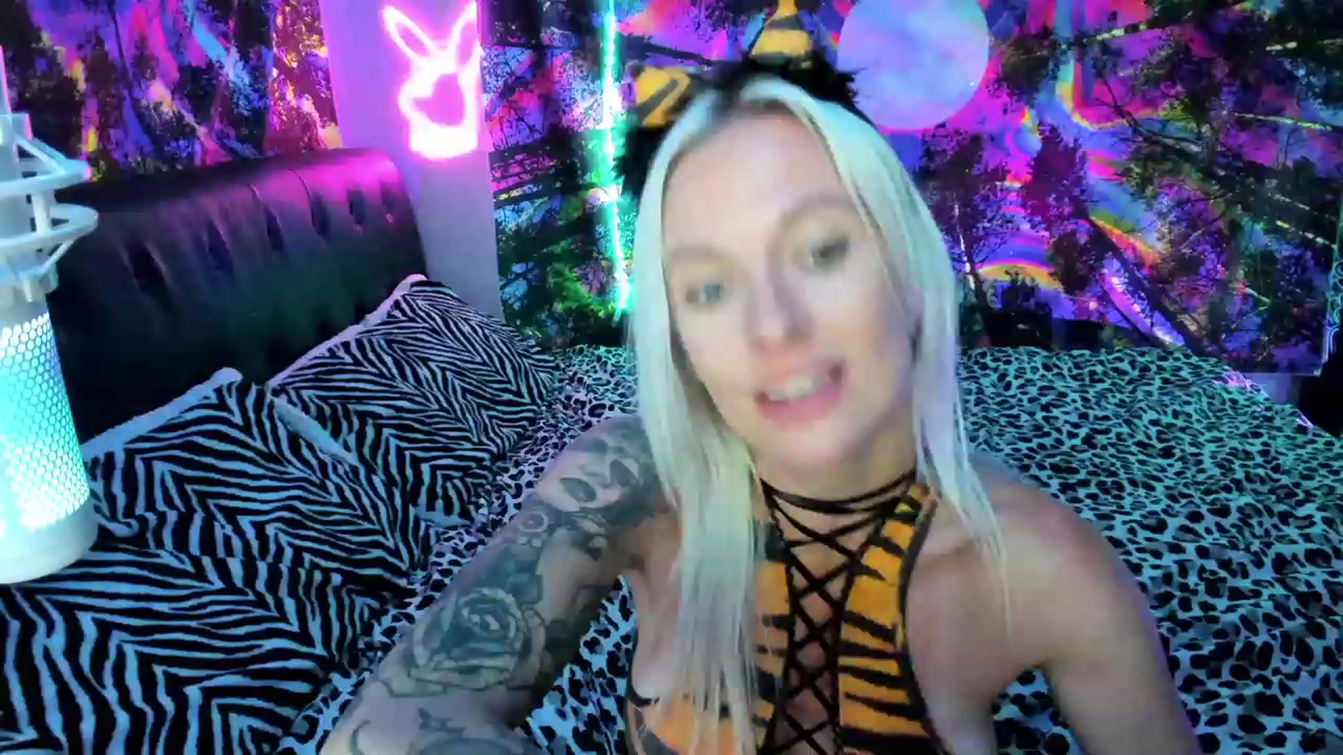 Gallery image thumbnail from Xo_belle's myfreecams stream on, 10/05/2023, 08:26 image 3 of 20