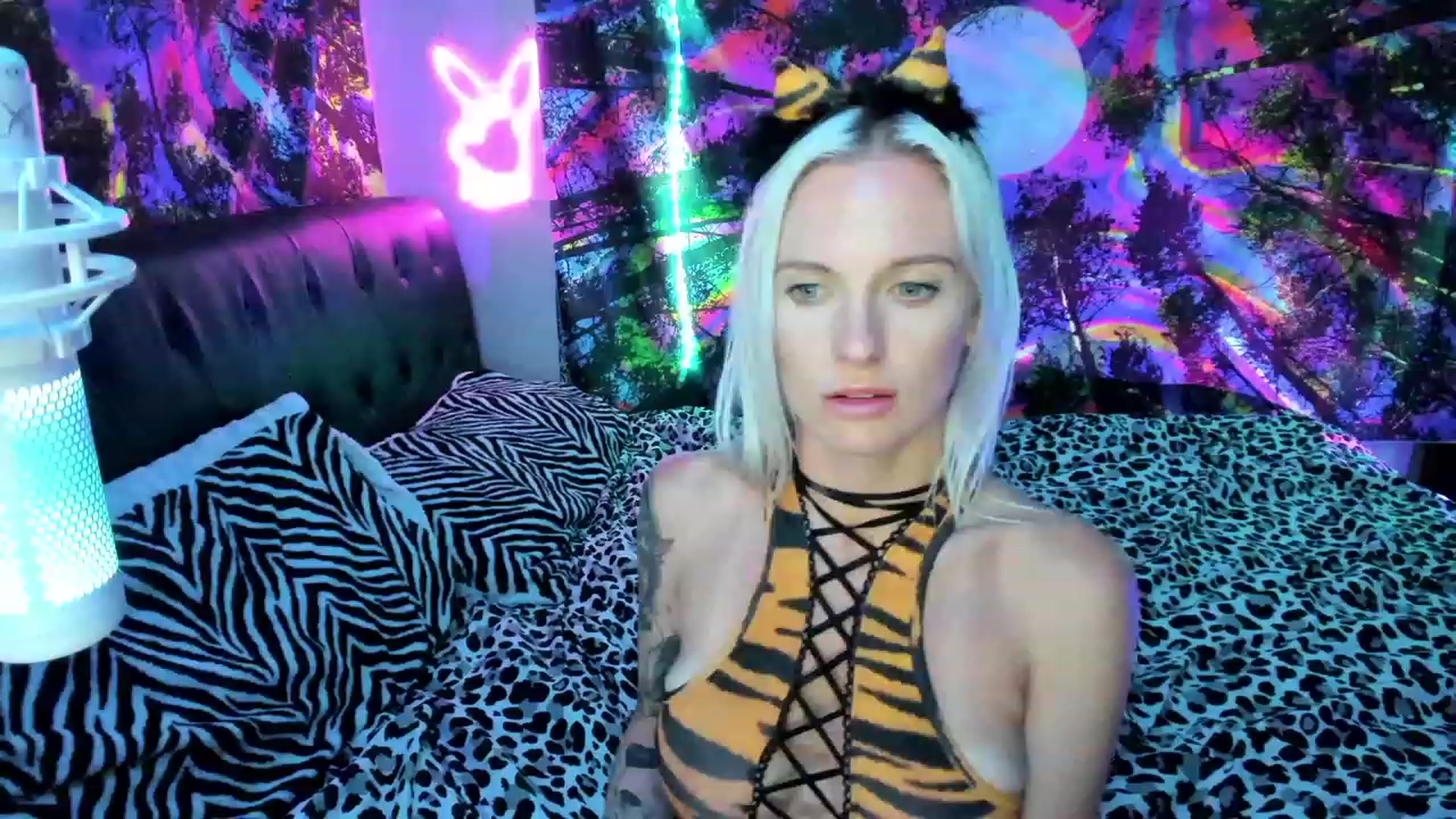 Gallery image thumbnail from Xo_belle's myfreecams stream on, 10/05/2023, 08:26 image 14 of 20