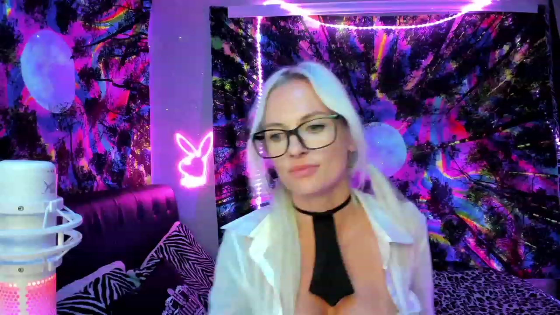 Gallery image thumbnail from Xo_belle's myfreecams stream on, 10/06/2023, 04:59 image 13 of 20